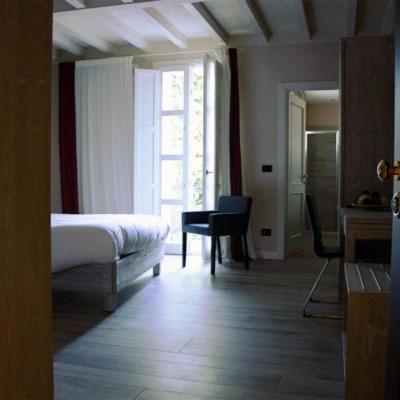 Double Room with Private Bathroom - Photo 2