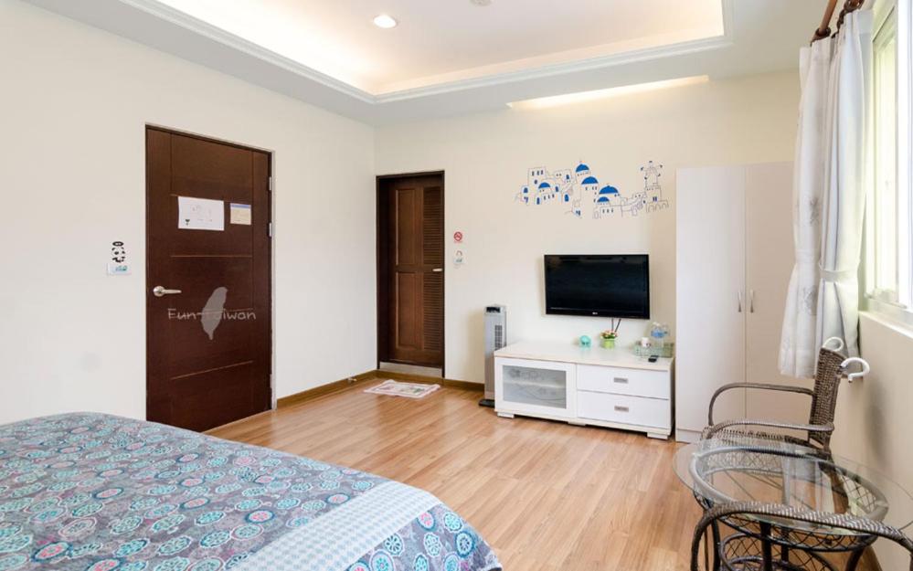 Queen Room photo 1