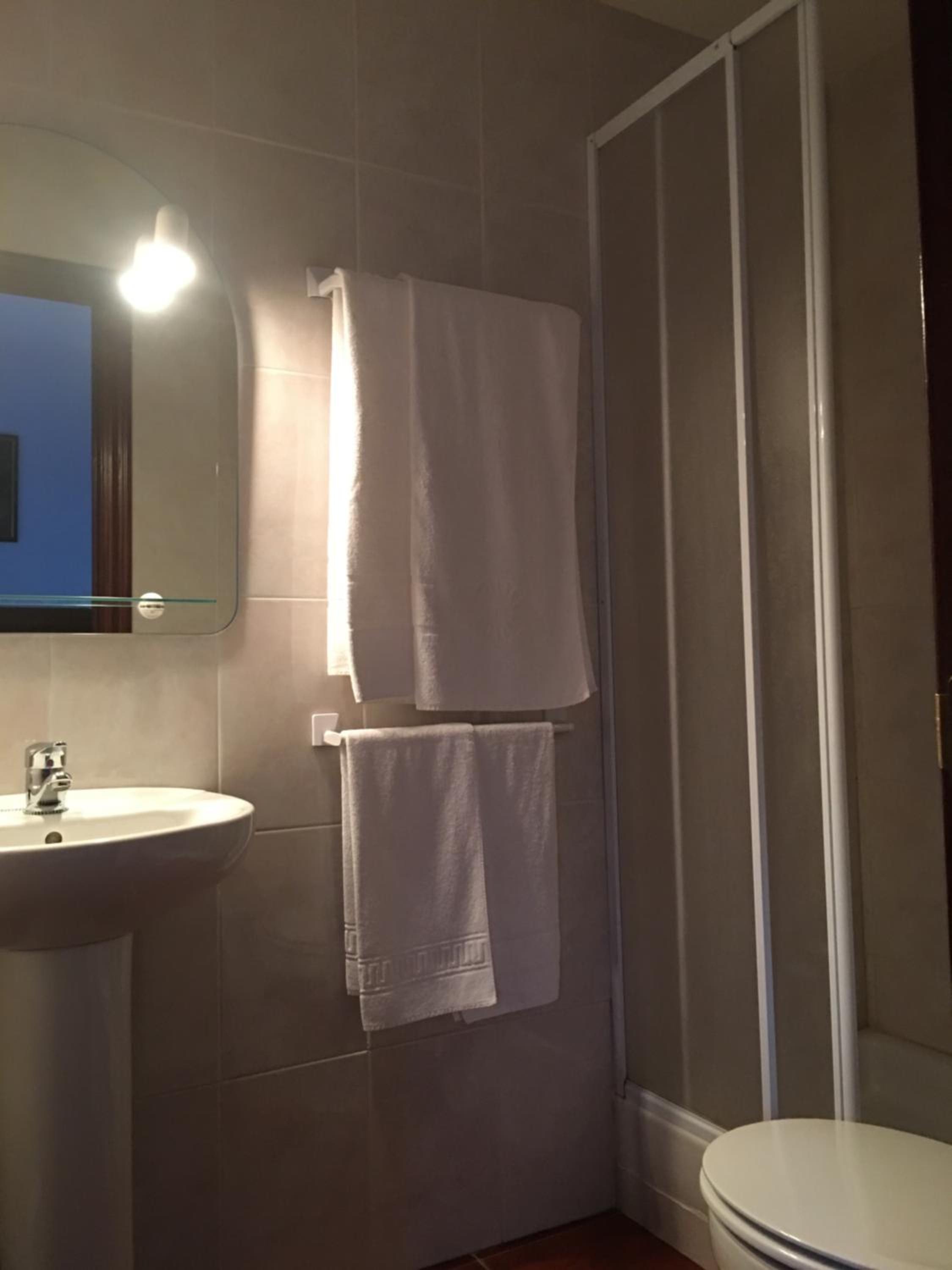 Double Room - Photo 5