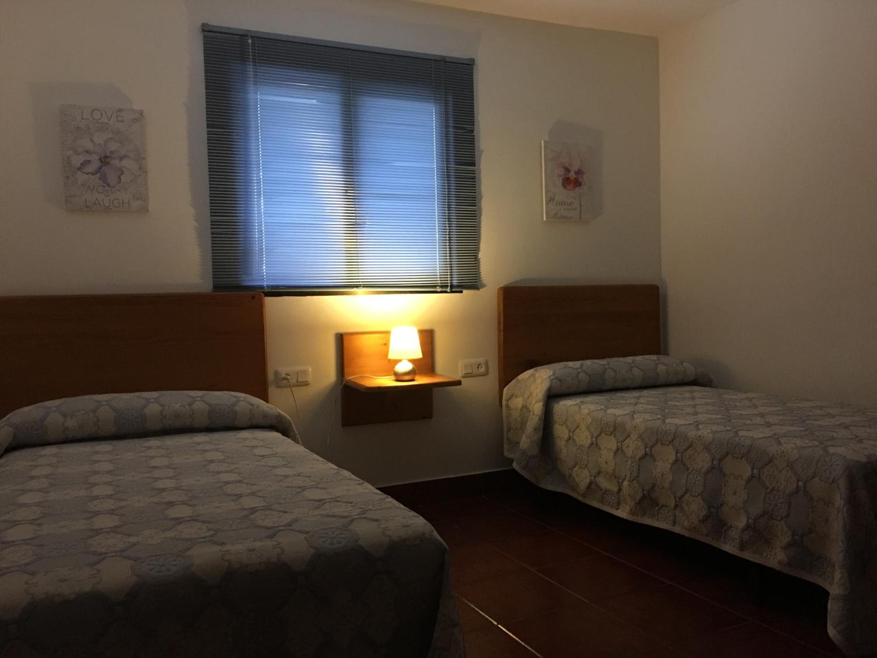 Twin Room - Photo 2