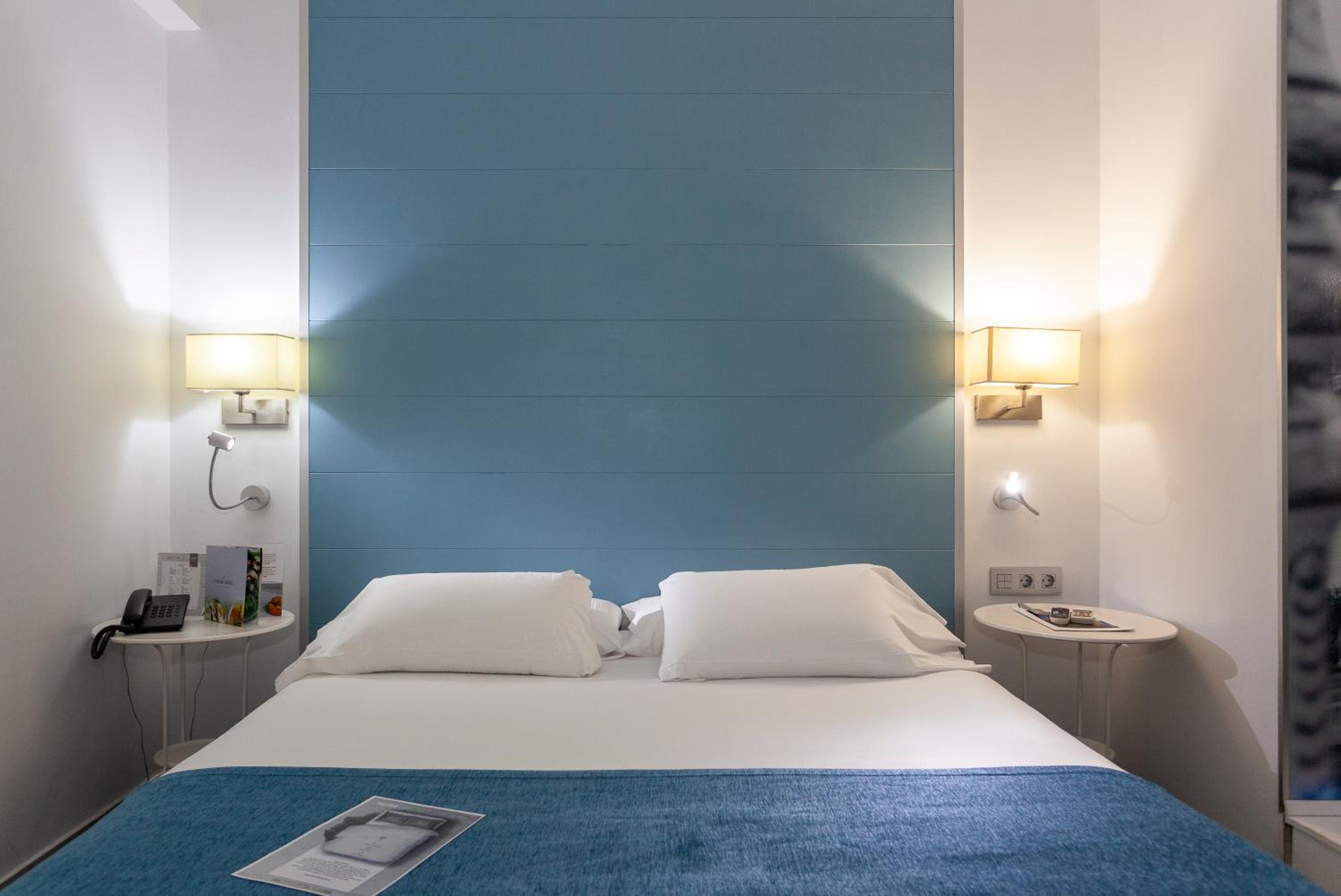 Double or Twin Room with Extra Bed photo 3