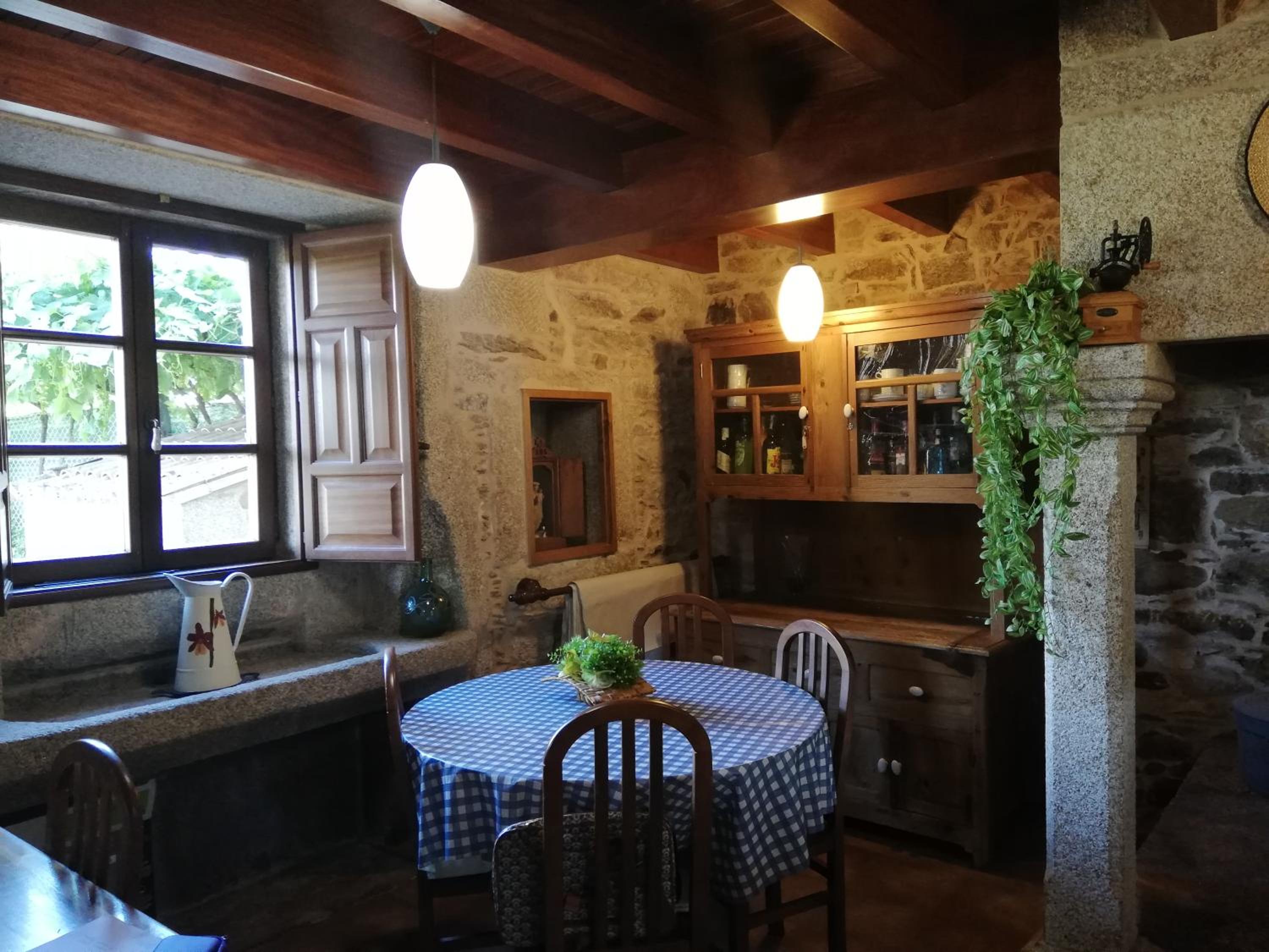 Seven-Bedroom House photo 3