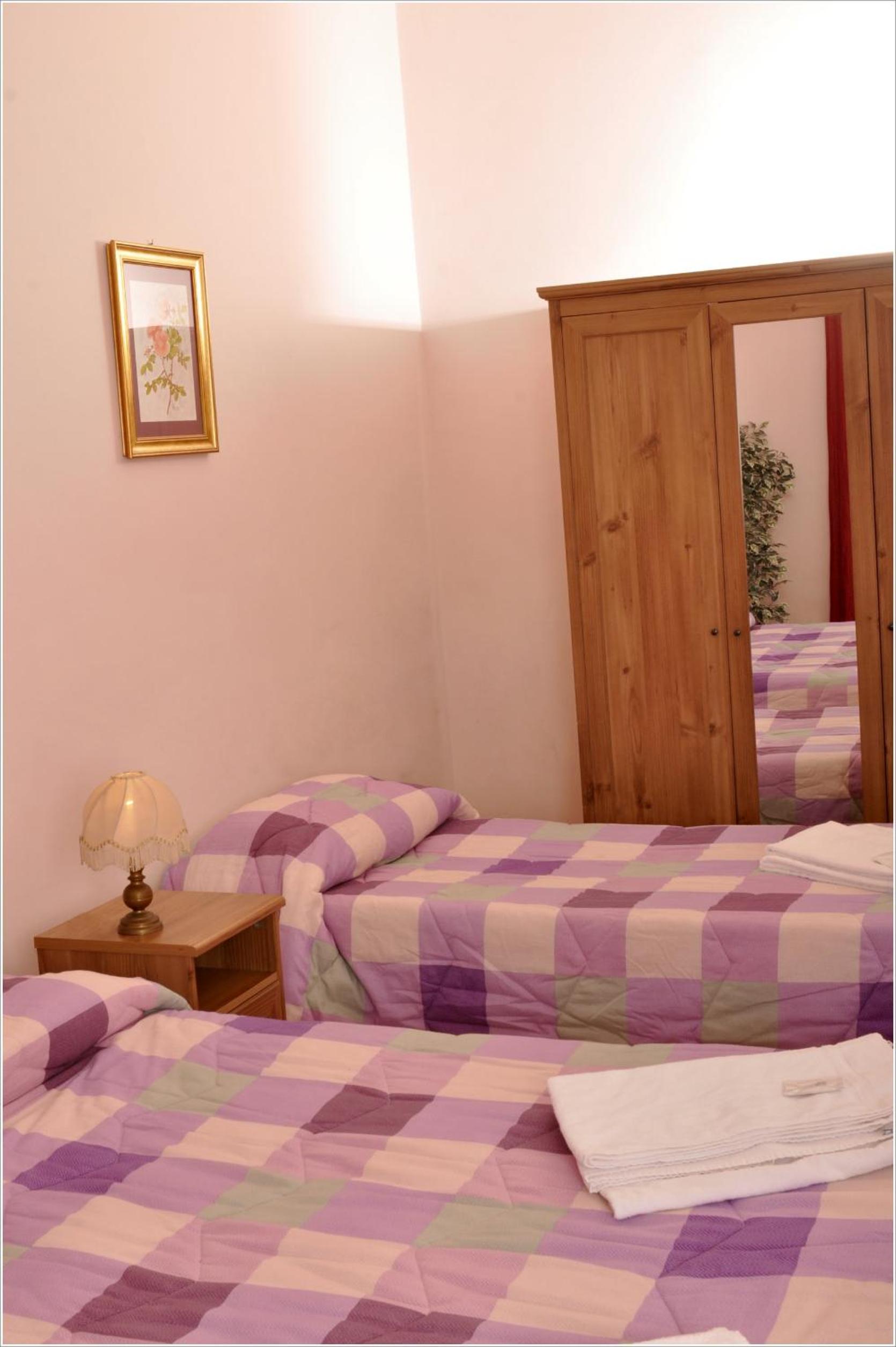 Quadruple Room with Private External Bathroom photo 2
