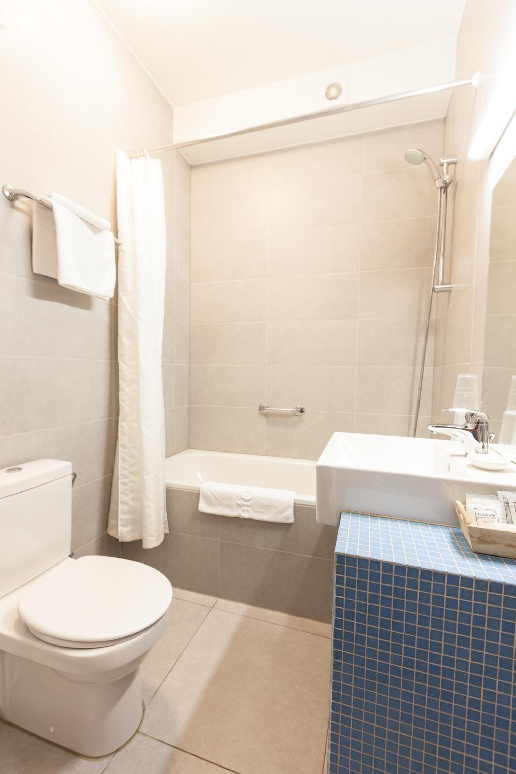 Double Room - Photo 7