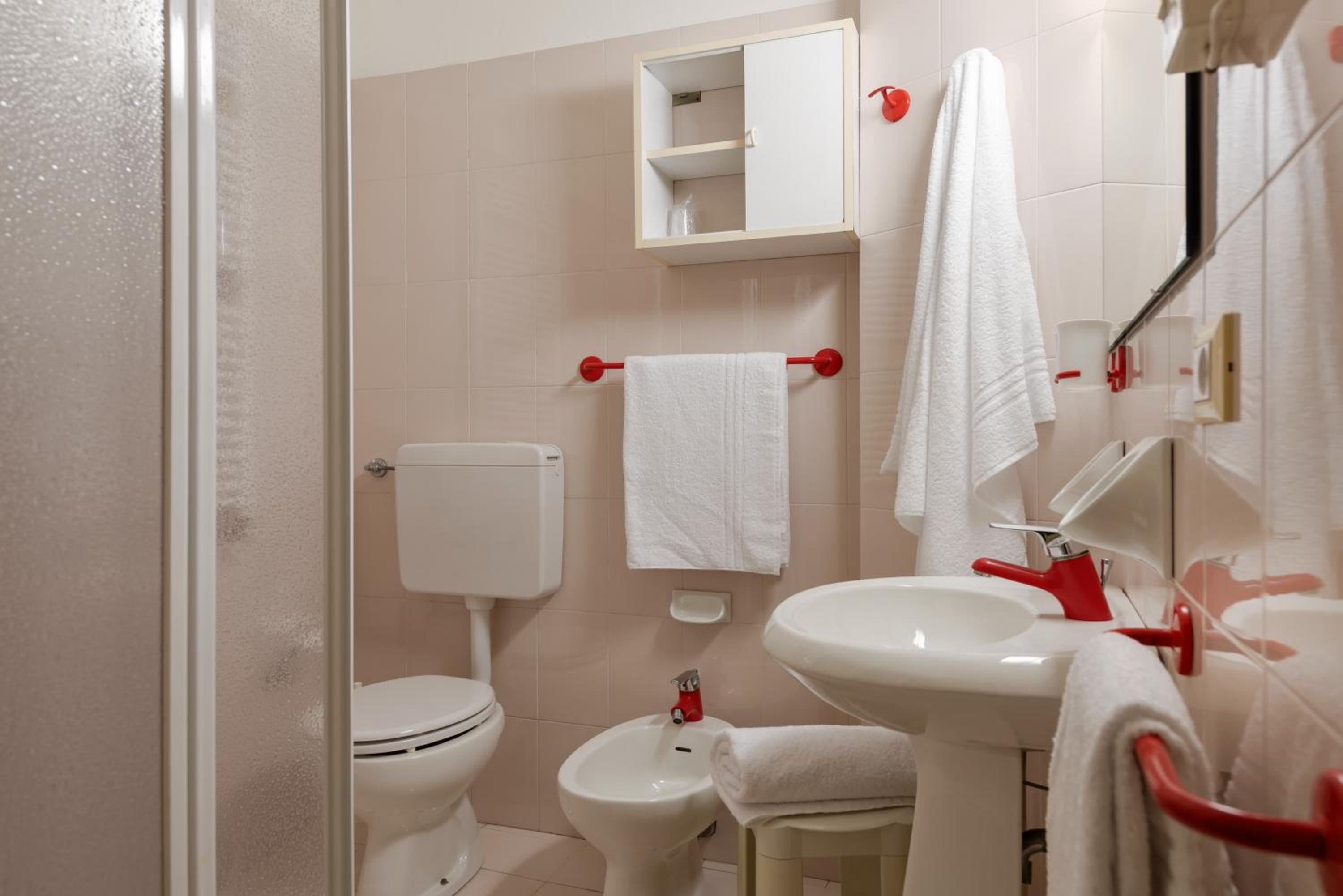Standard Quadruple Room - Photo 3