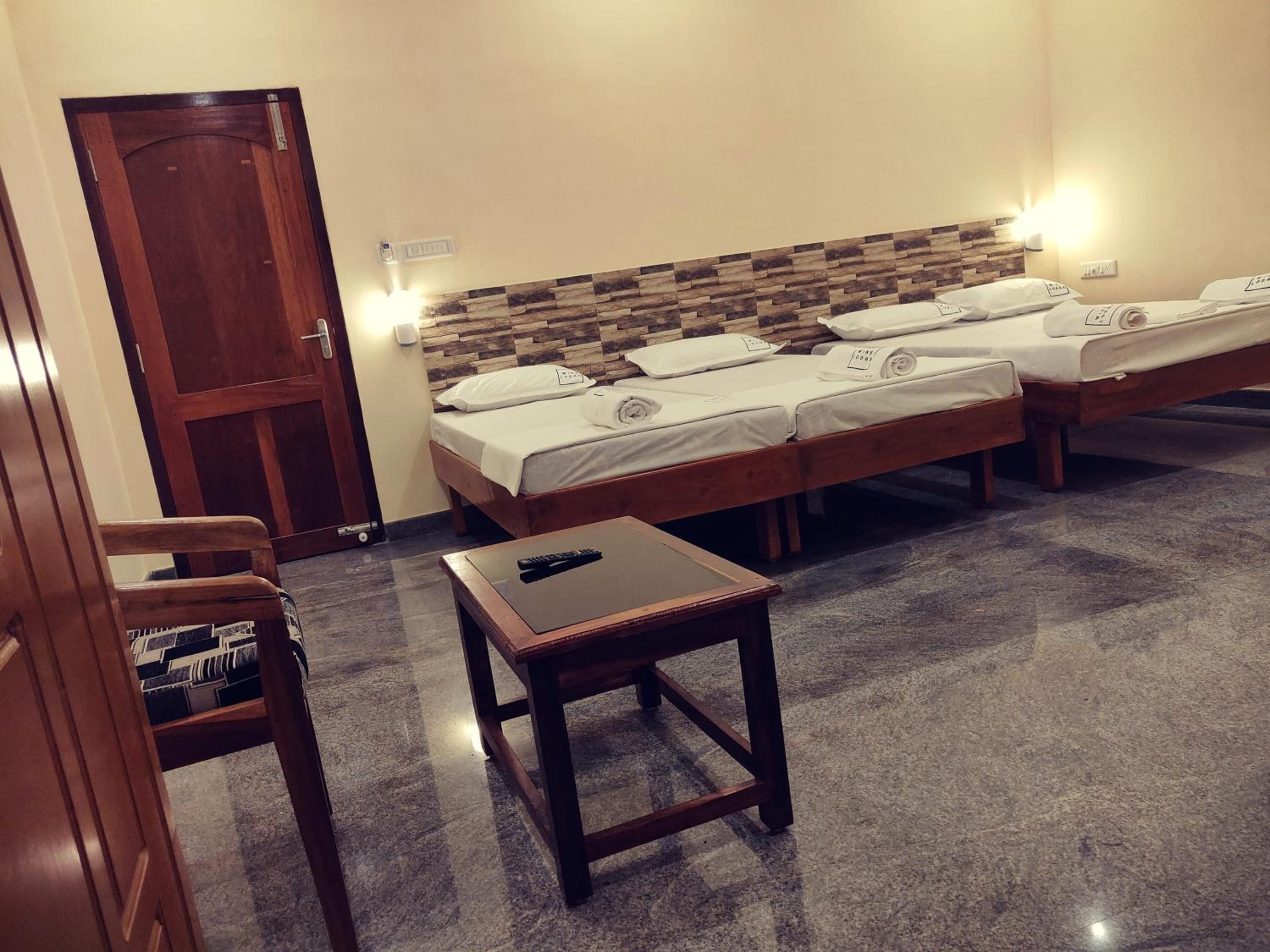 Standard Double Room with Fan - Photo 10