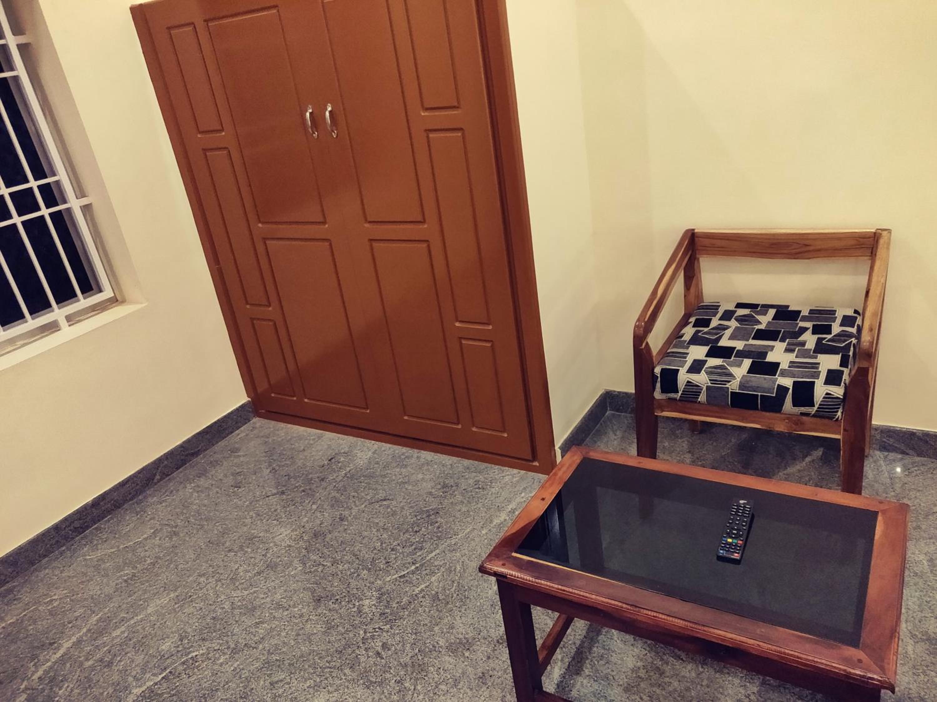 Standard Double Room with Fan - Photo 9