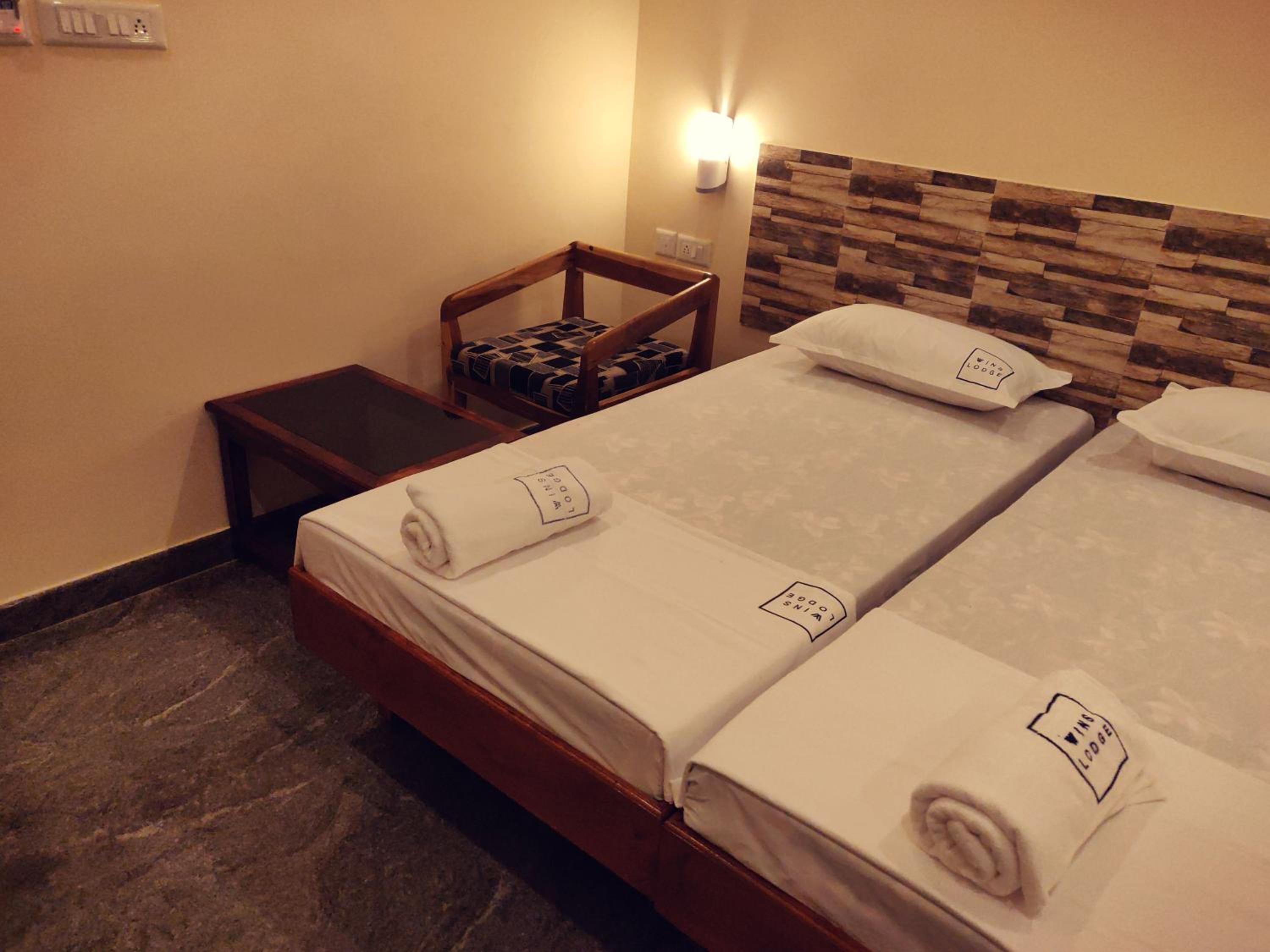 Standard Double Room with Fan - Photo 11