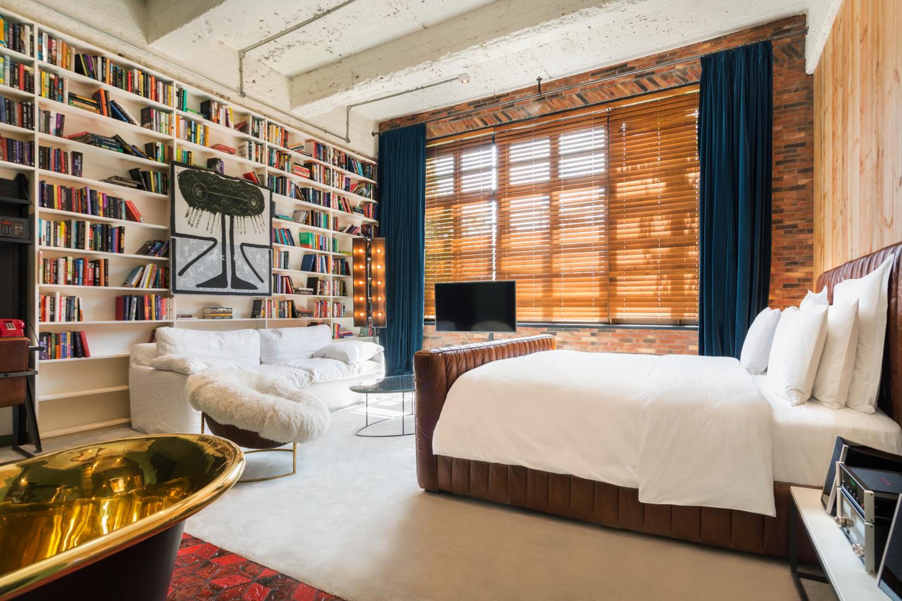 Aviator Signature Room photo 3