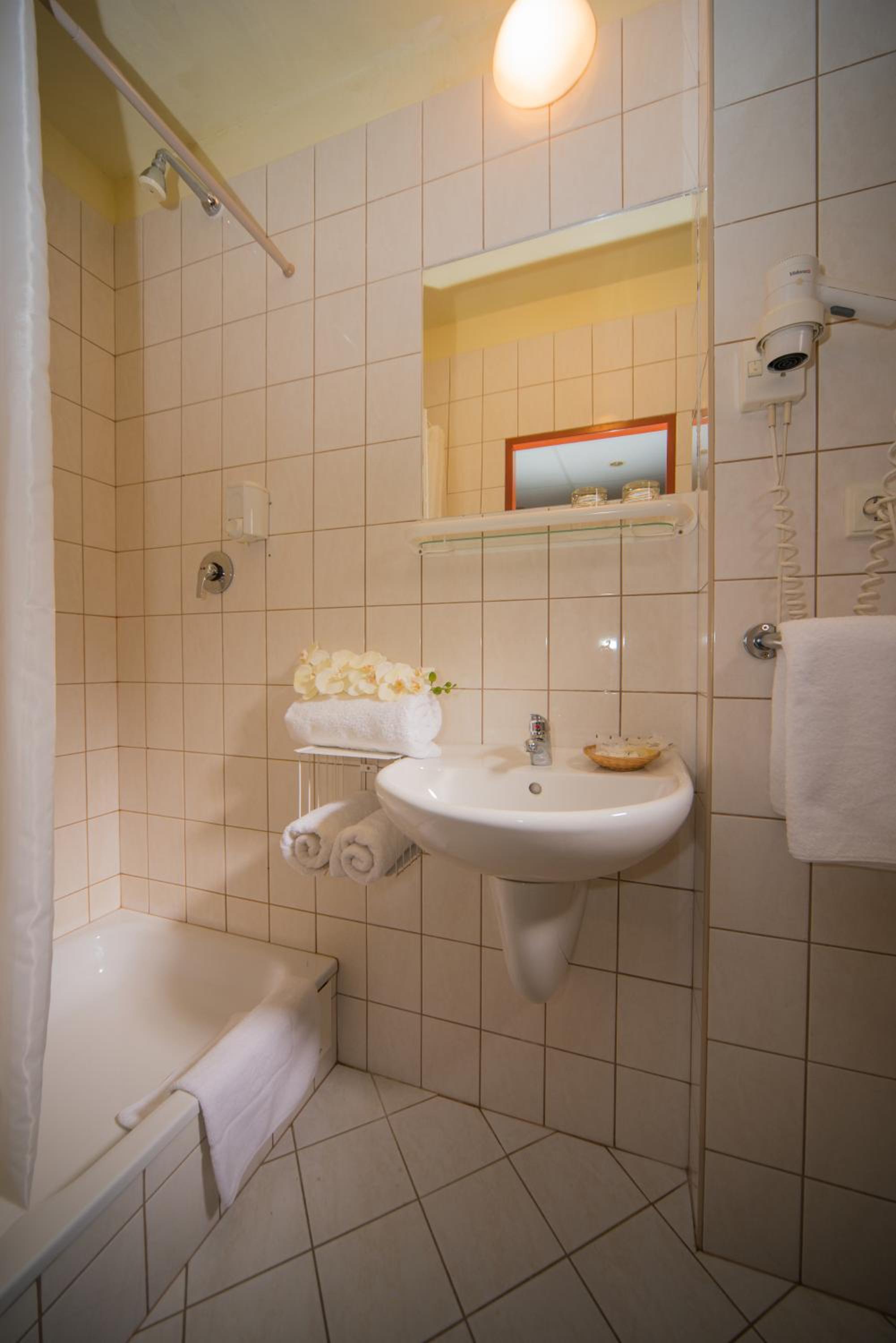 Standard Double or Twin Room — the supplier's photographs — photo 4
