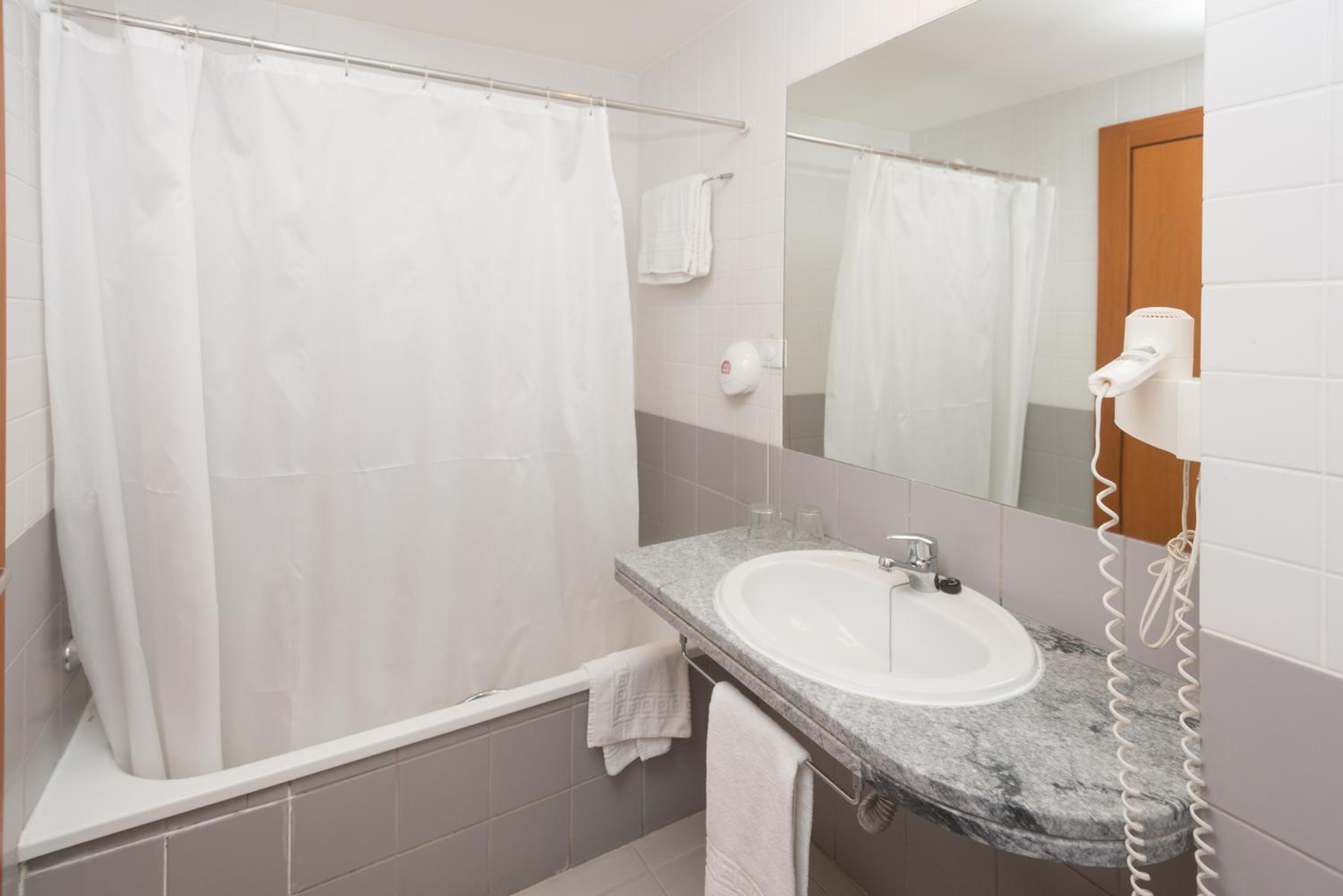 One-Bedroom Apartment - Photo 7