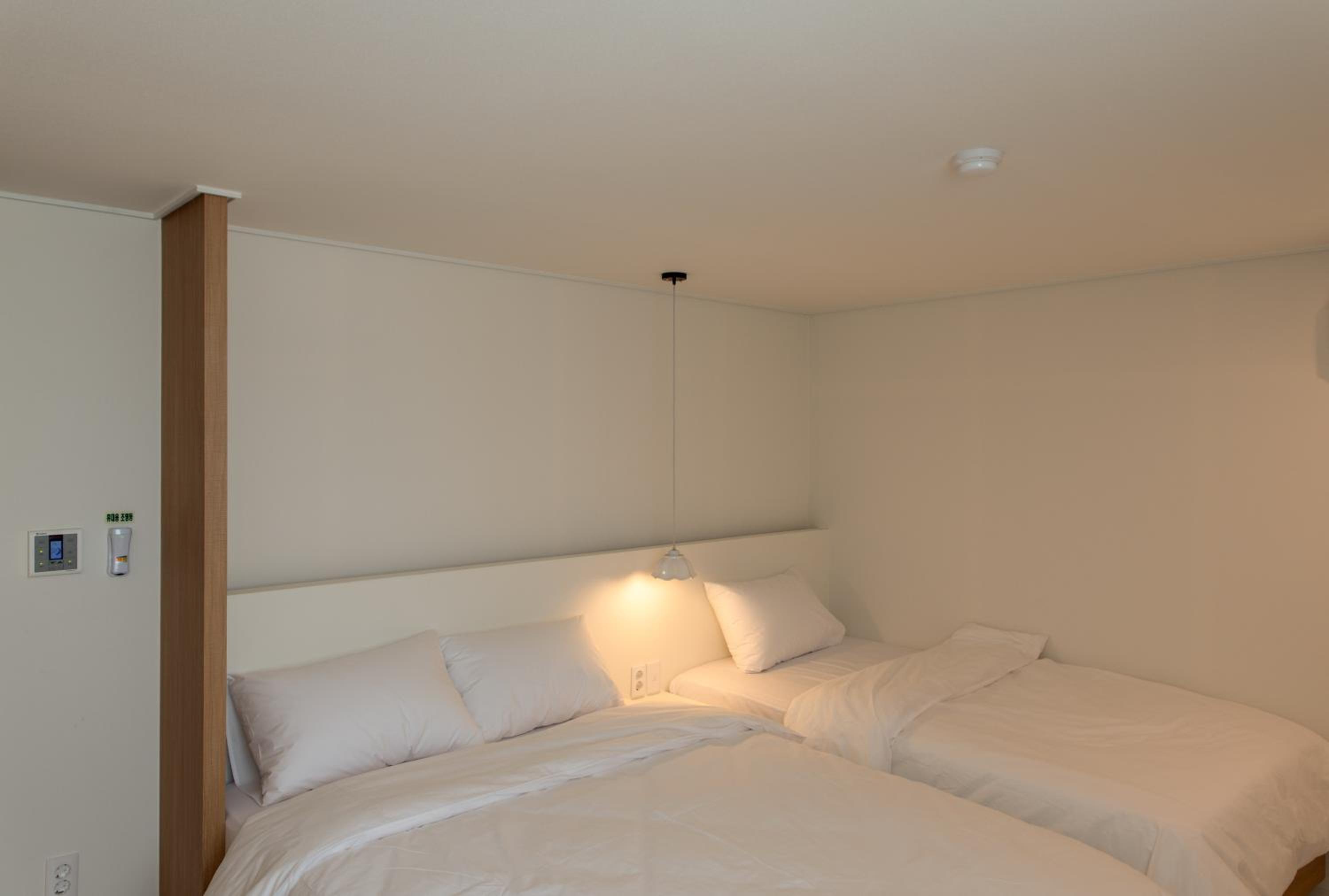Deluxe Twin Room - Photo 11