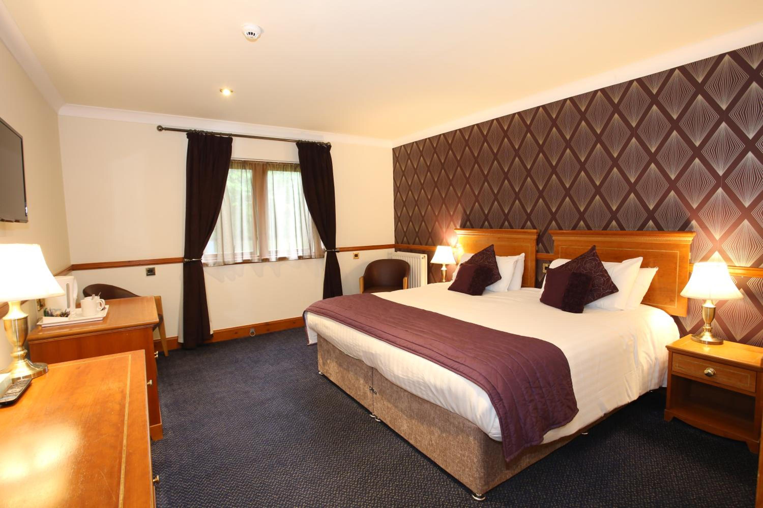 Standard King Room - Non-Smoking  - Photo 9