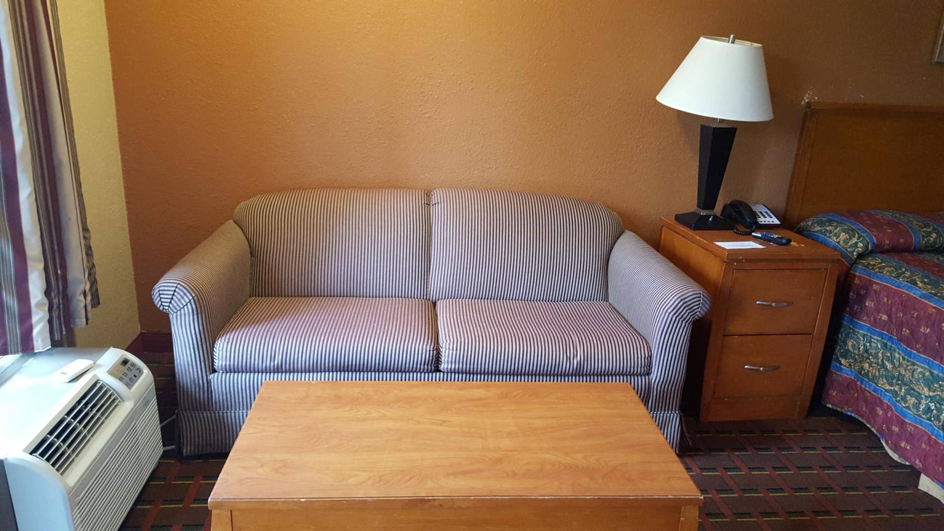 King Room - Non-Smoking - Photo 4