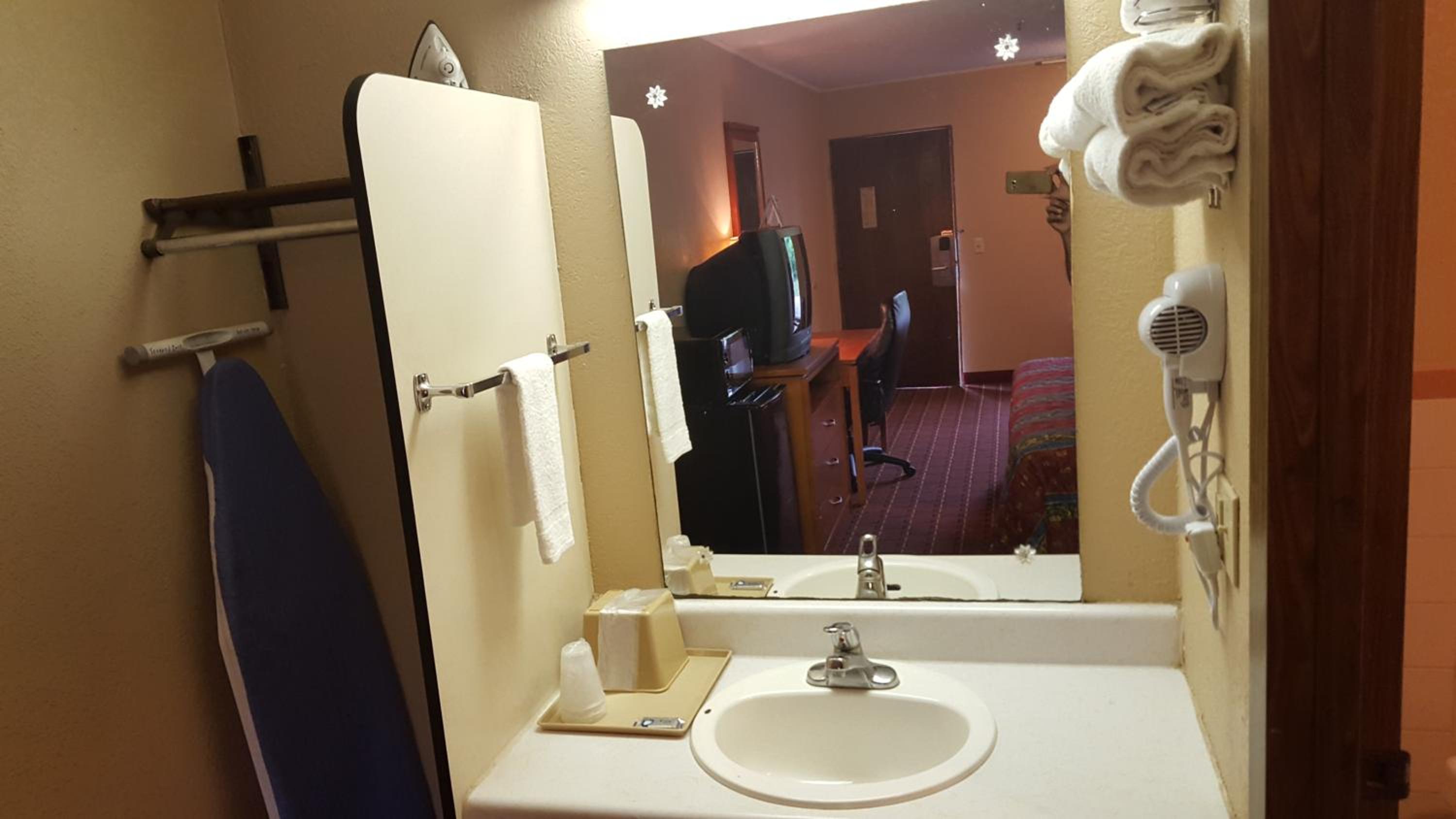 Double Room with Two Double Beds - Non-Smoking - Photo 3