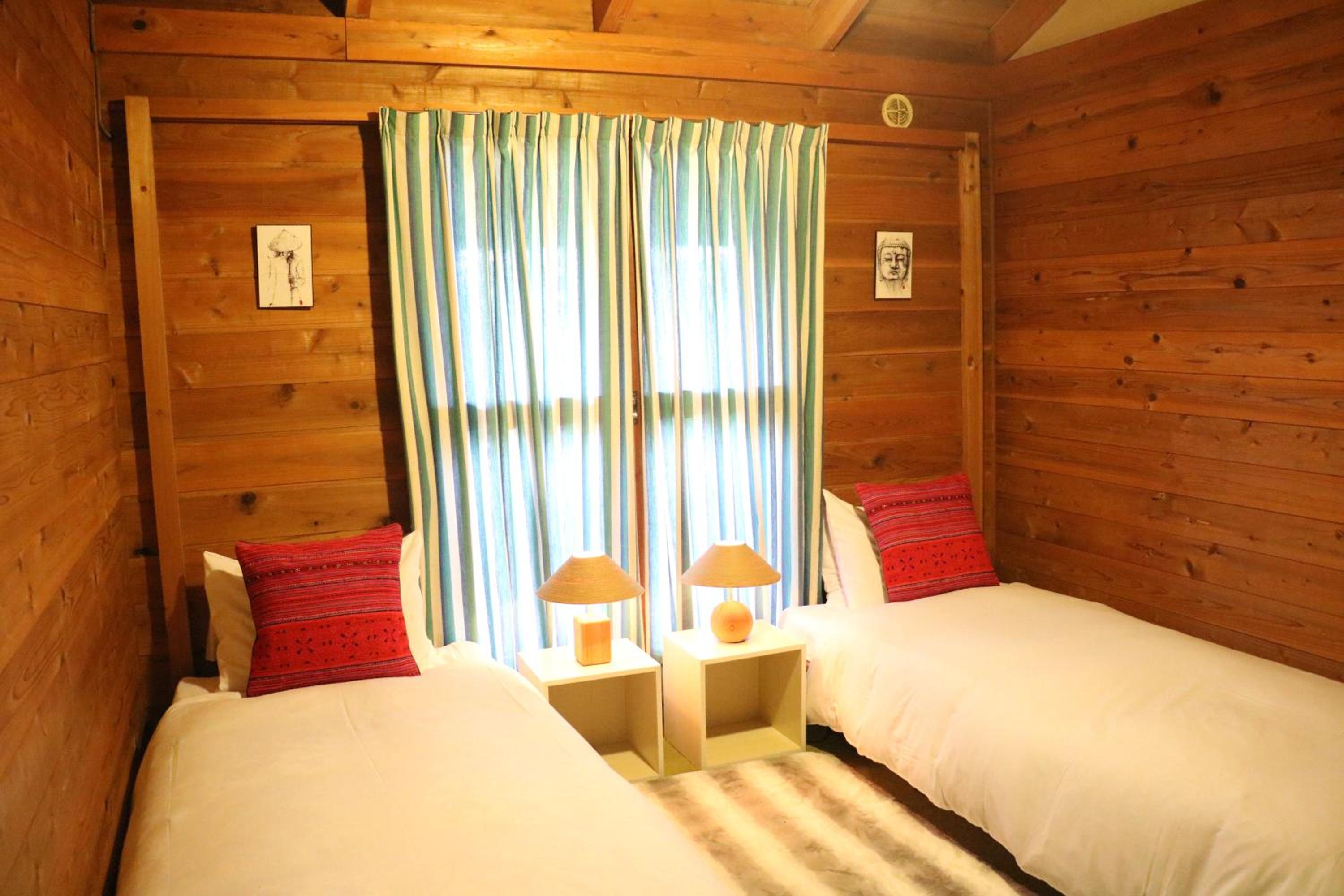 Double or Twin Room with Shared Bathroom photo 3