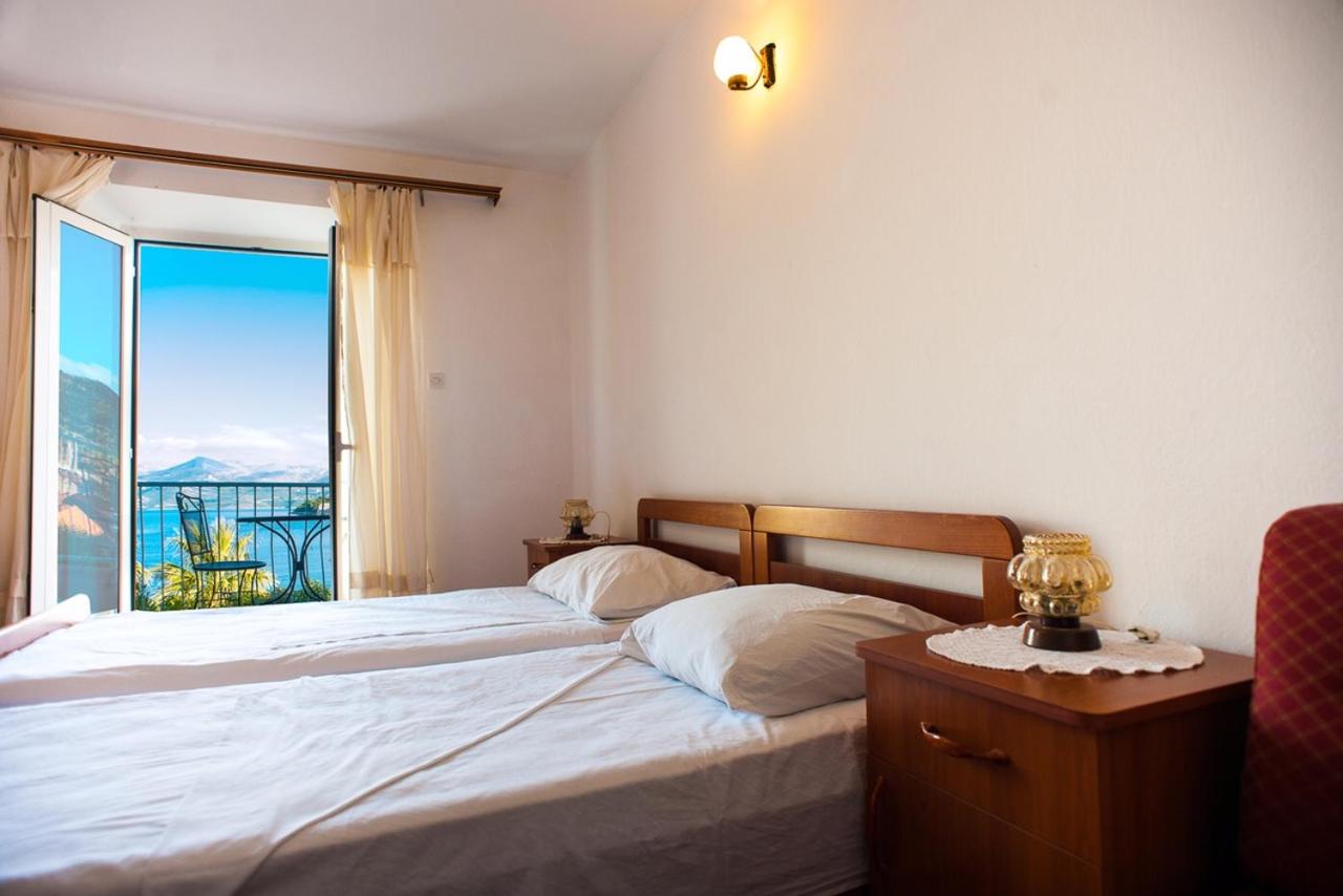 Double Room with Balcony and Sea View