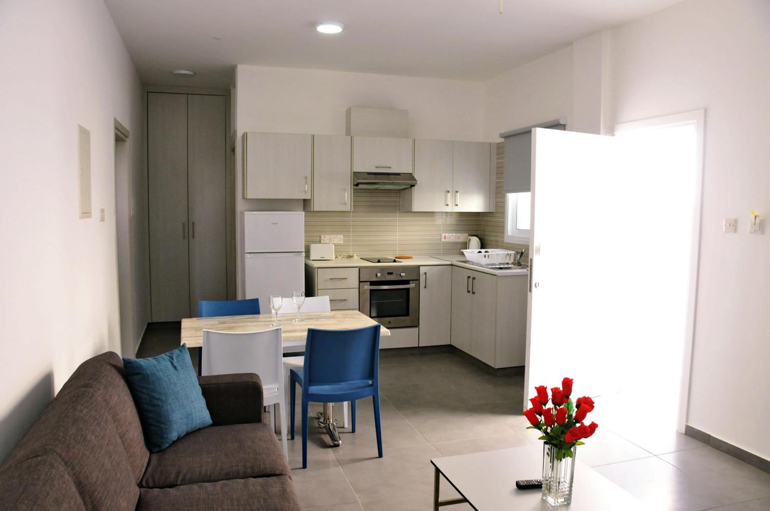 Deluxe One-Bedroom Apartment with Pool View