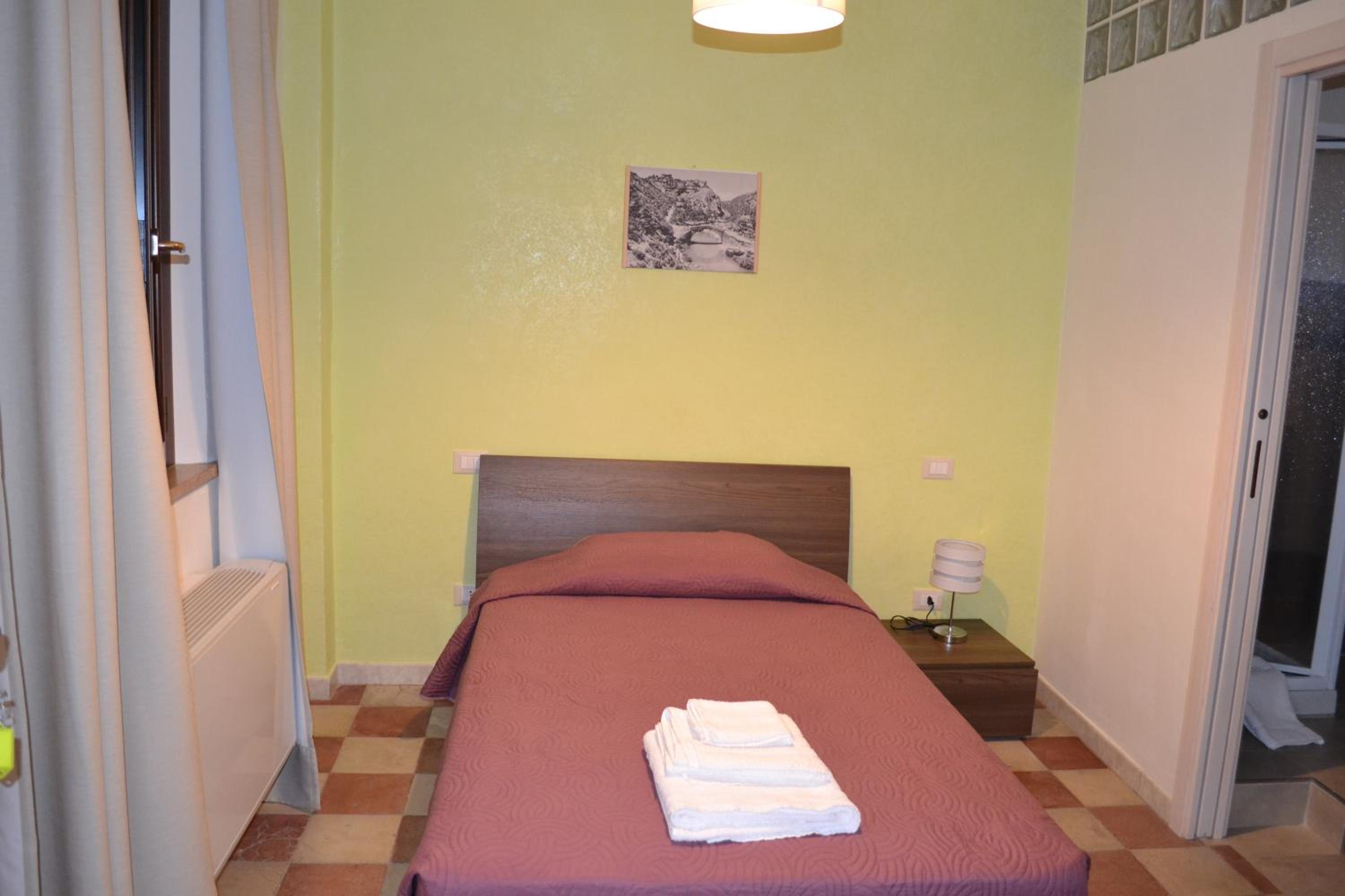 Single Room photo 3