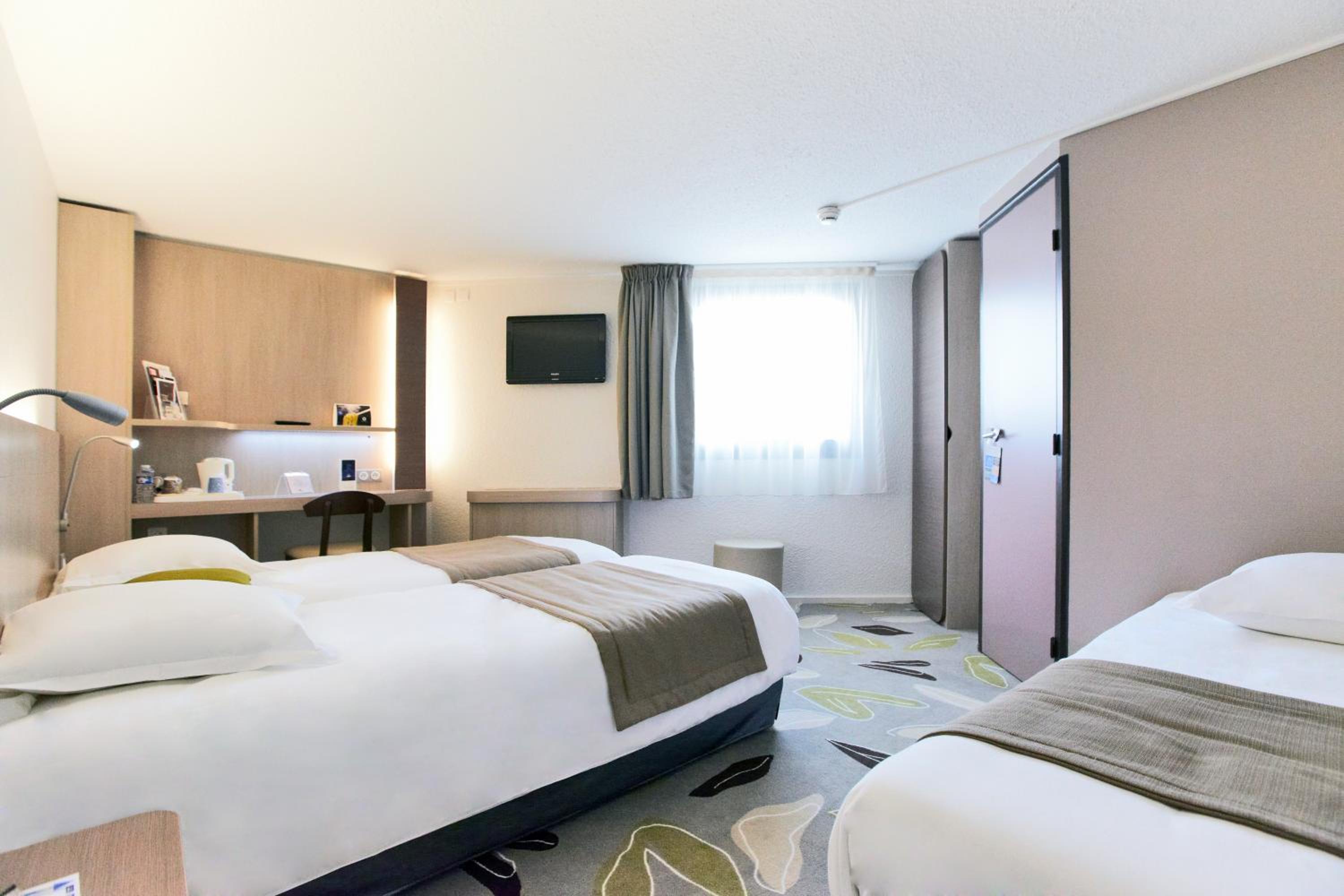 Twin Room - Photo 3