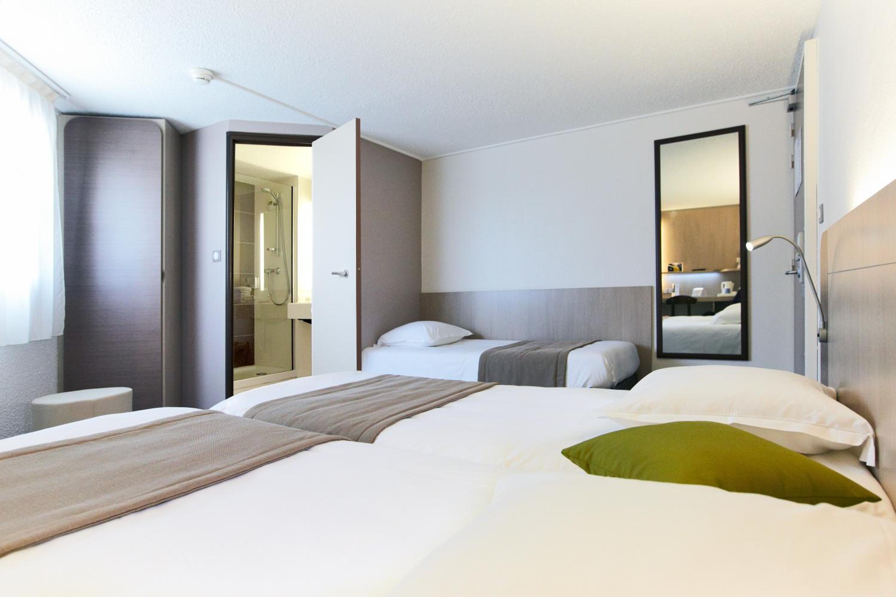 Twin Room - Photo 2