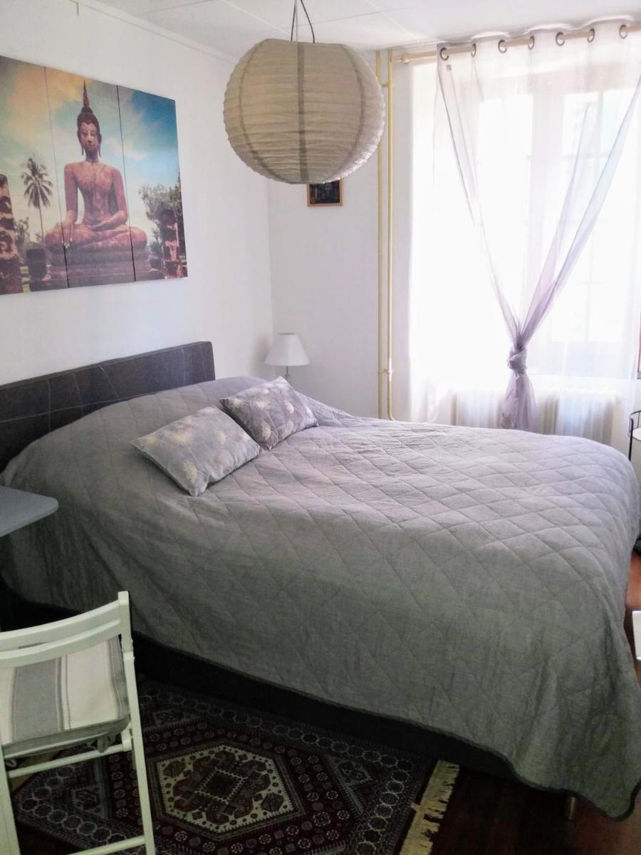 Small Double Room with Shared Bathroom photo 1