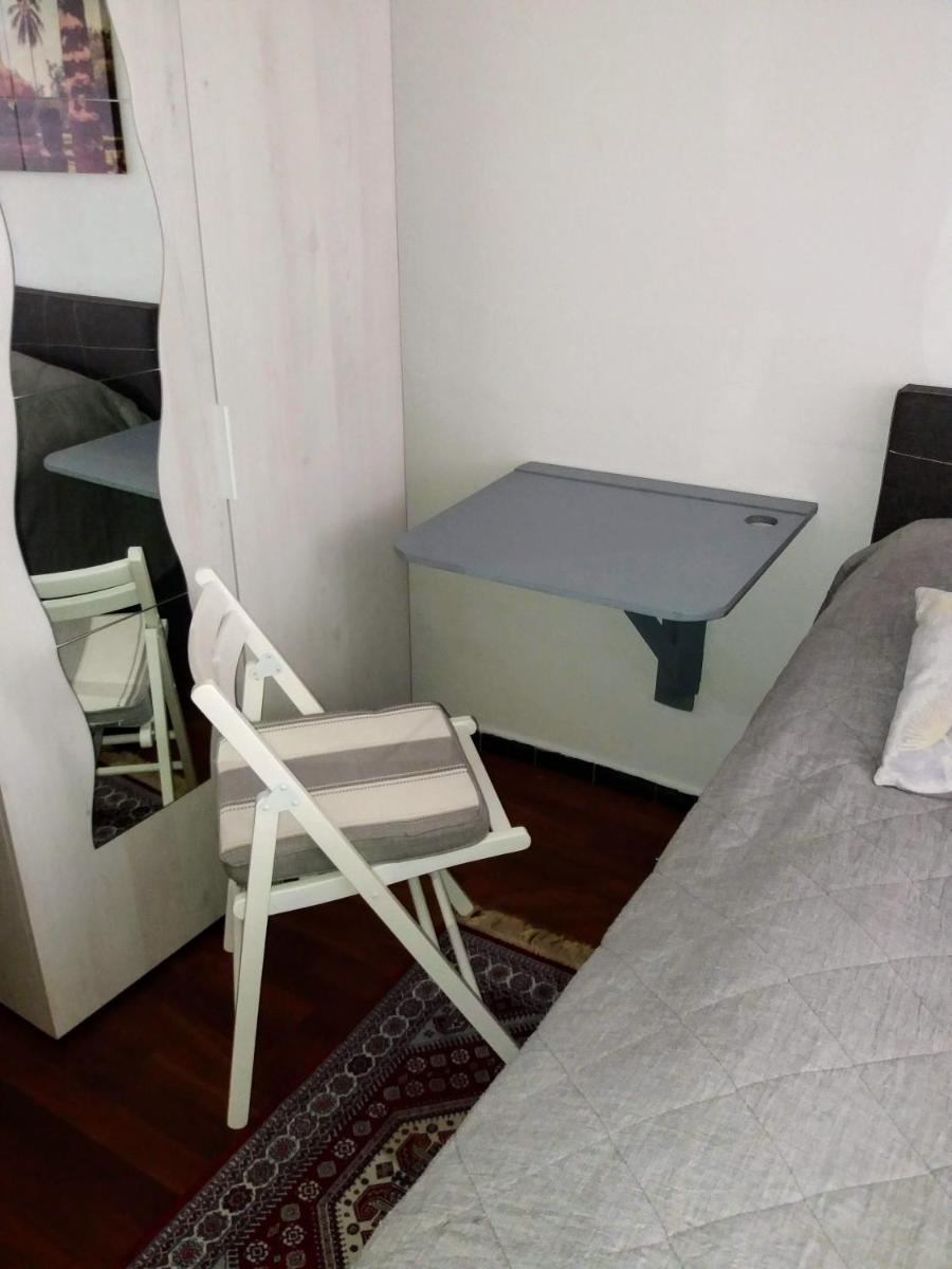 Small Double Room with Shared Bathroom photo 3