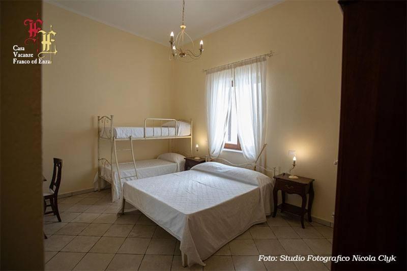 Quadruple Room with Private Bathroom photo 3