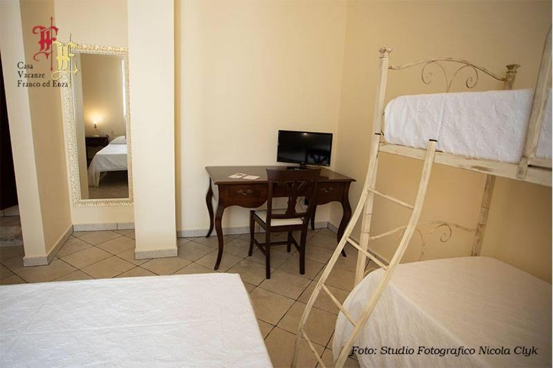 Quadruple Room with Private Bathroom photo 2