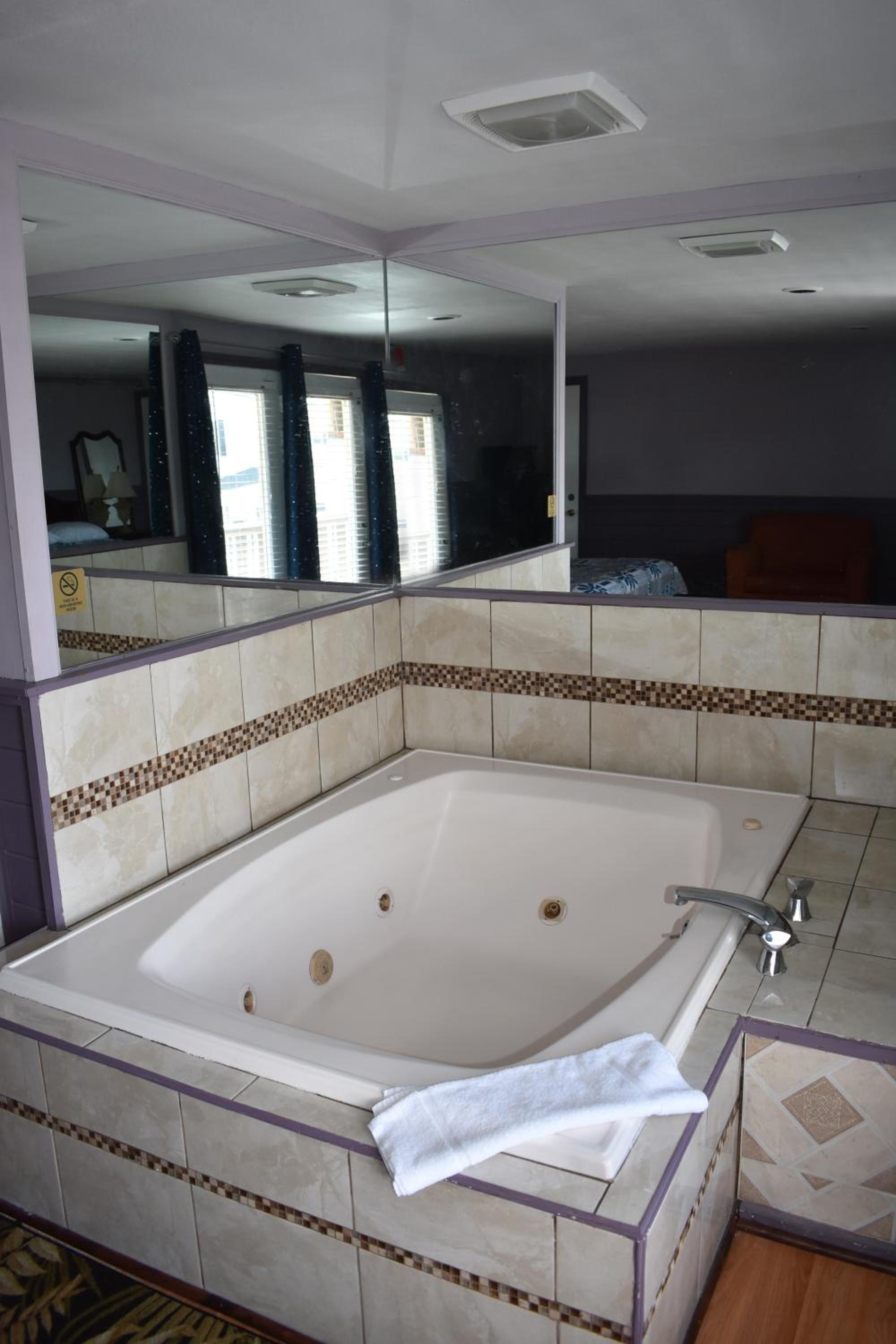 King Room with Whirlpool photo 3