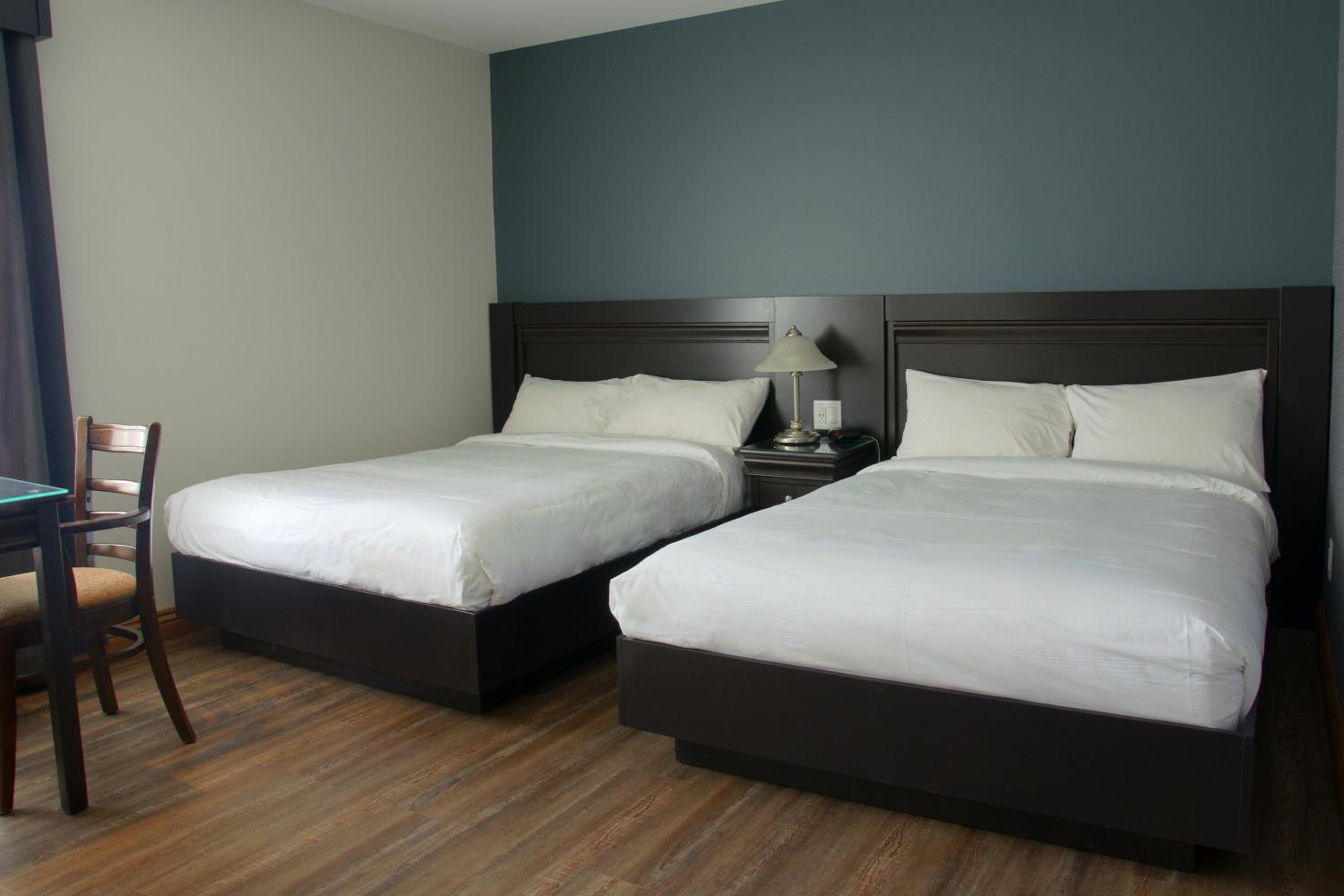 Comfort Double Room with Two Double Beds - Photo 2