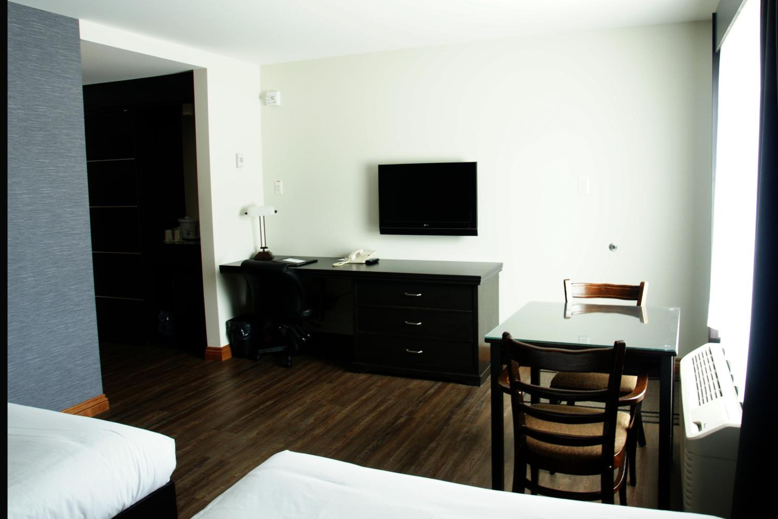 Comfort Double Room with Two Double Beds - Photo 4