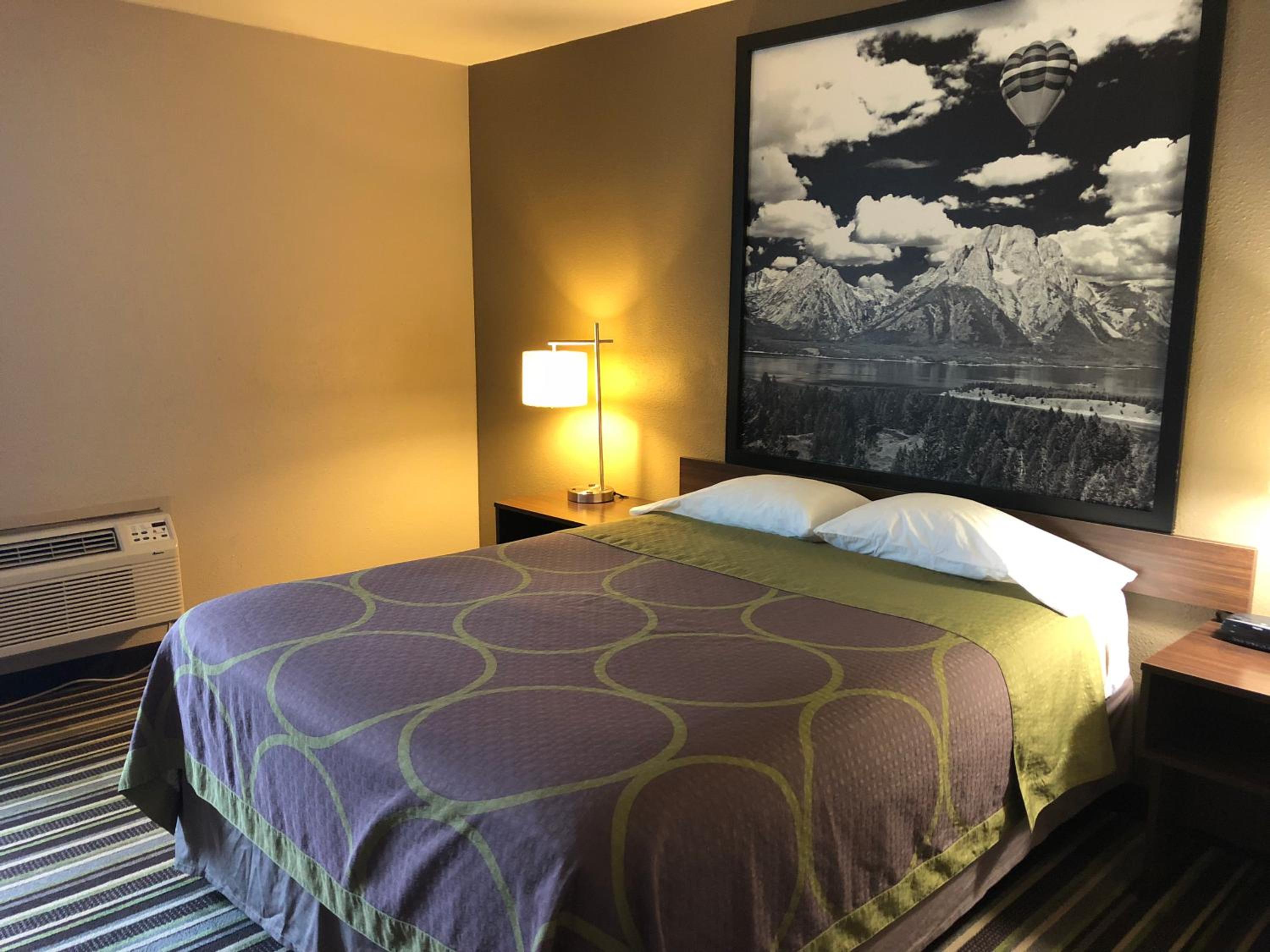 Deluxe Queen Room - Non-Smoking - Photo 4