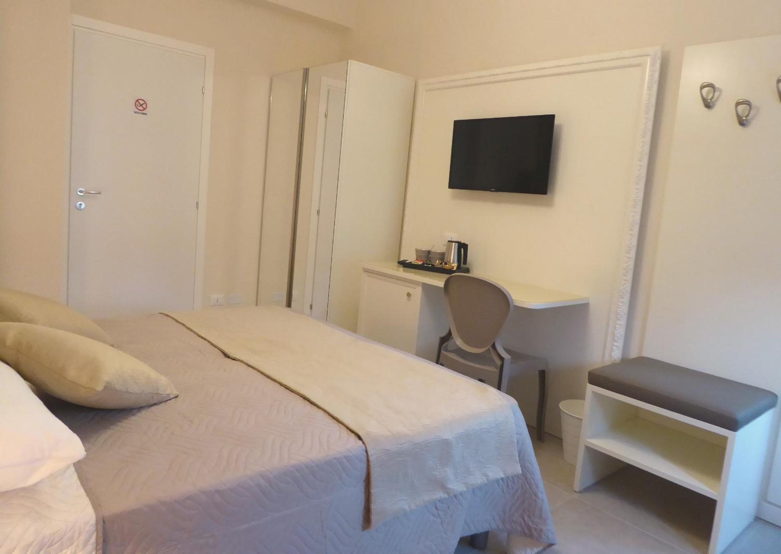 Deluxe Double Room - Photo 2