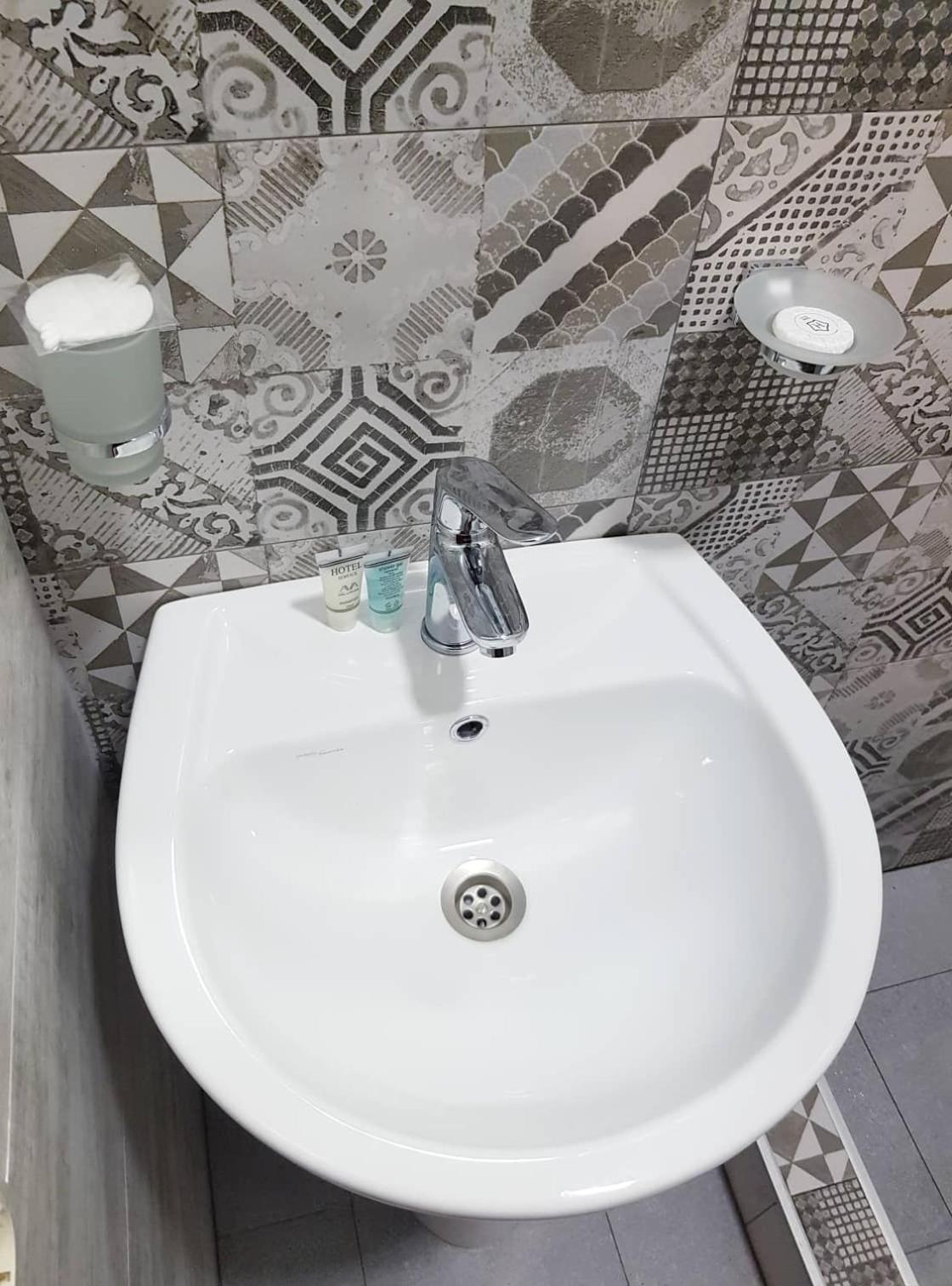 Standard Double or Twin Room photo 3