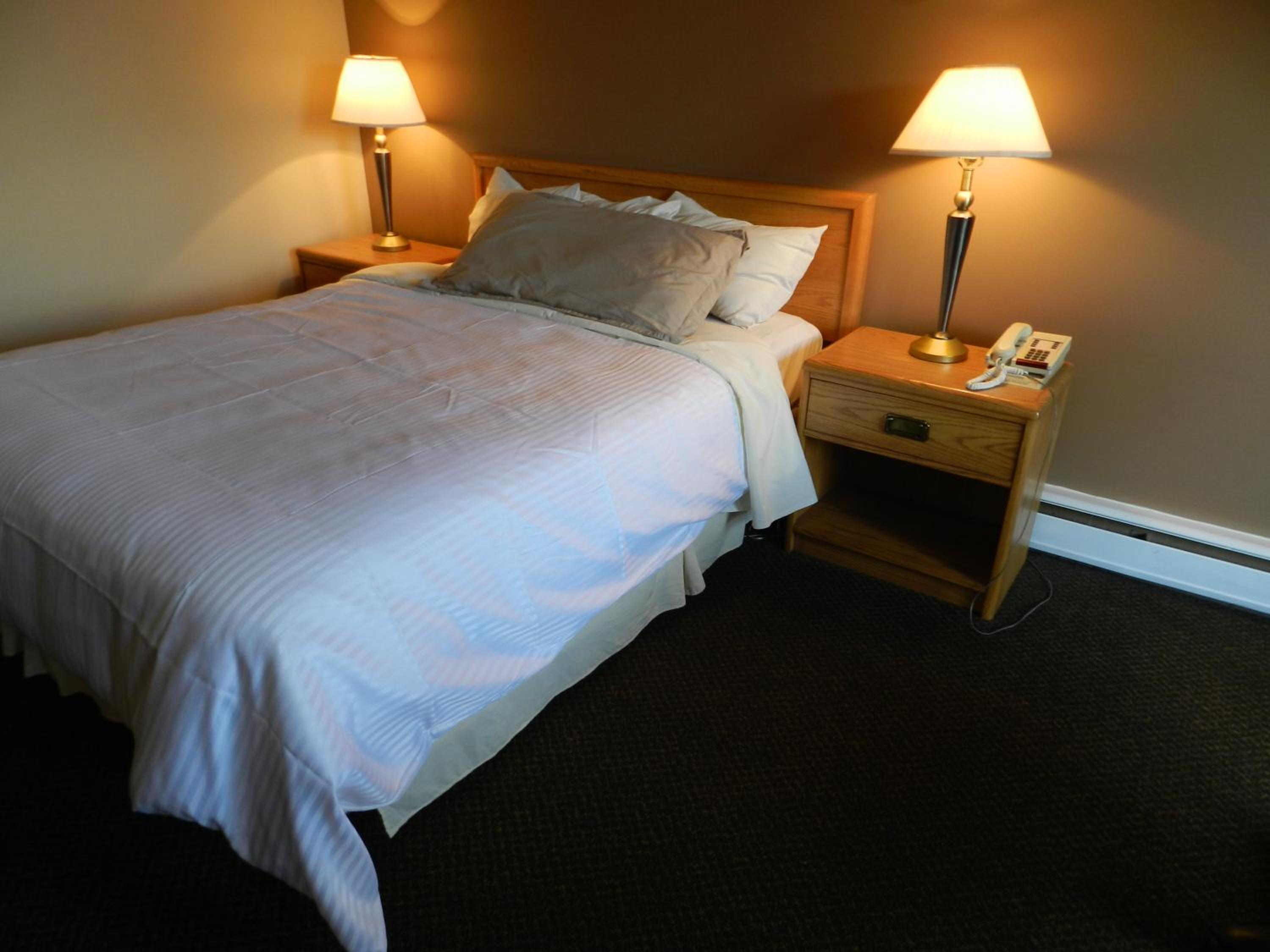 Queen Room photo 2