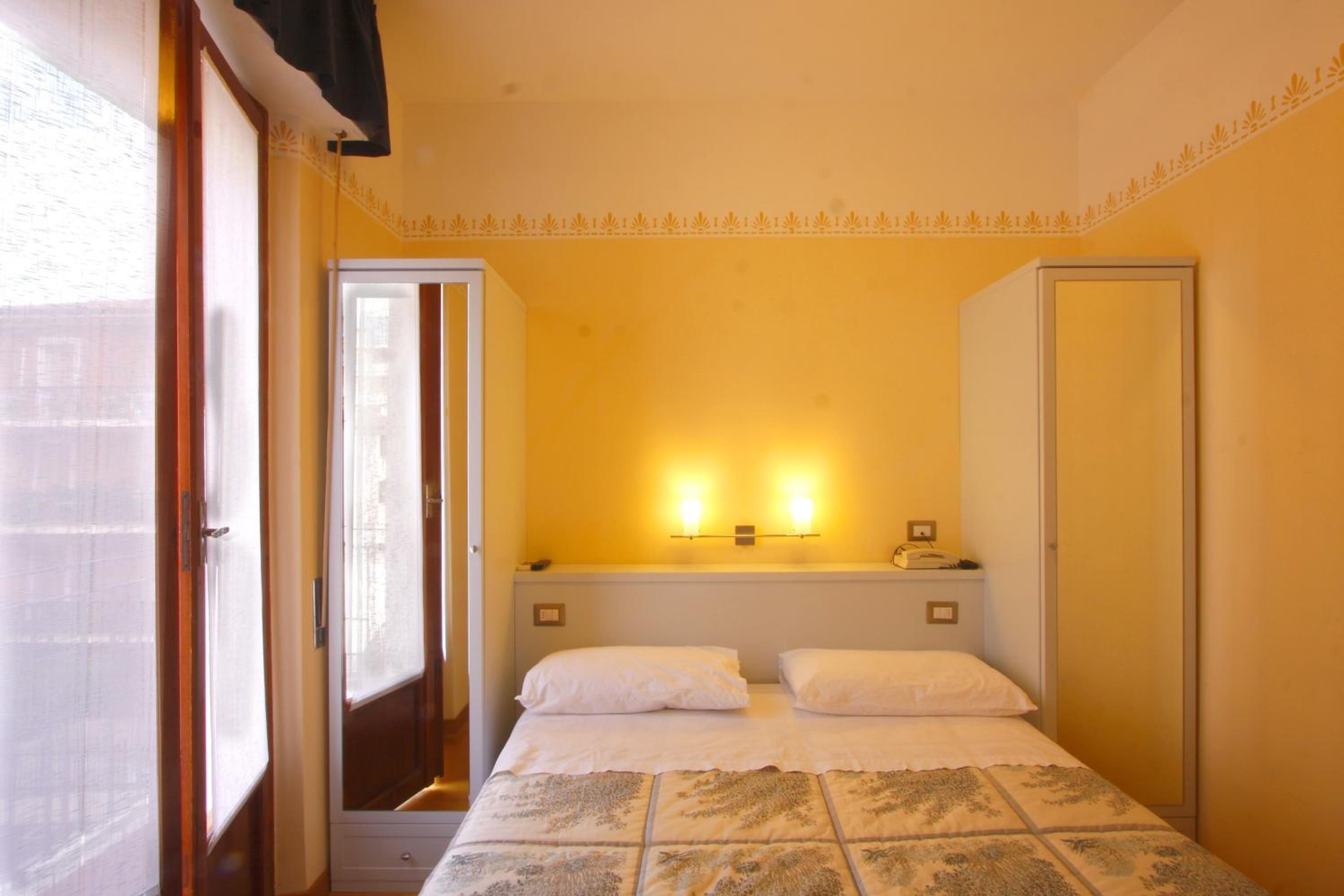 Double or Twin Room photo 1