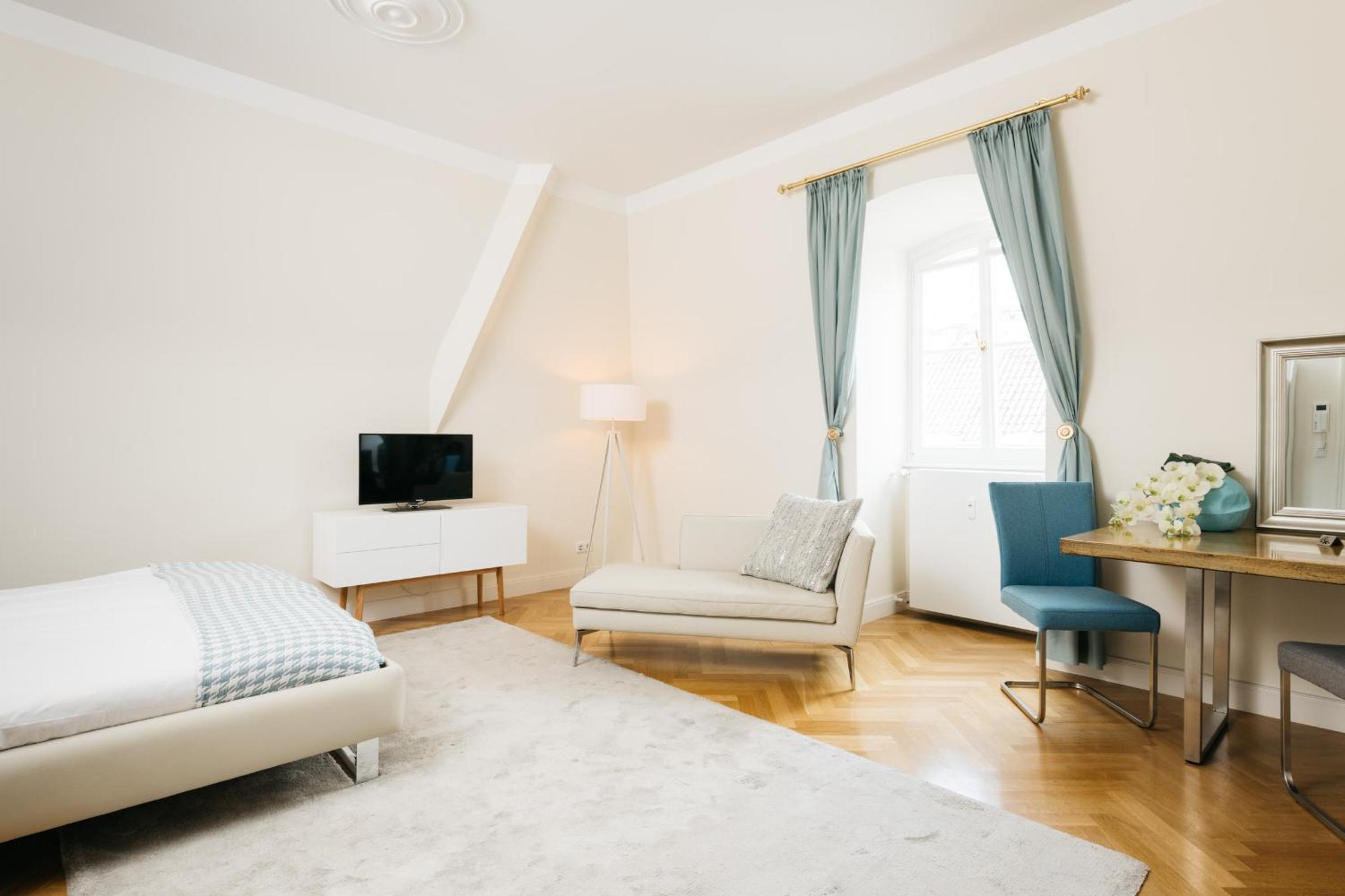 Studio Apartment photo 3