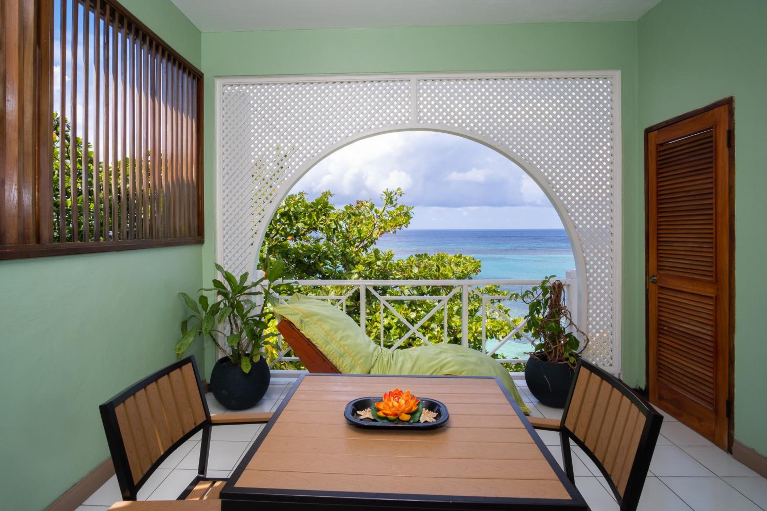 Deluxe Double or Twin Room with Sea View photo 2