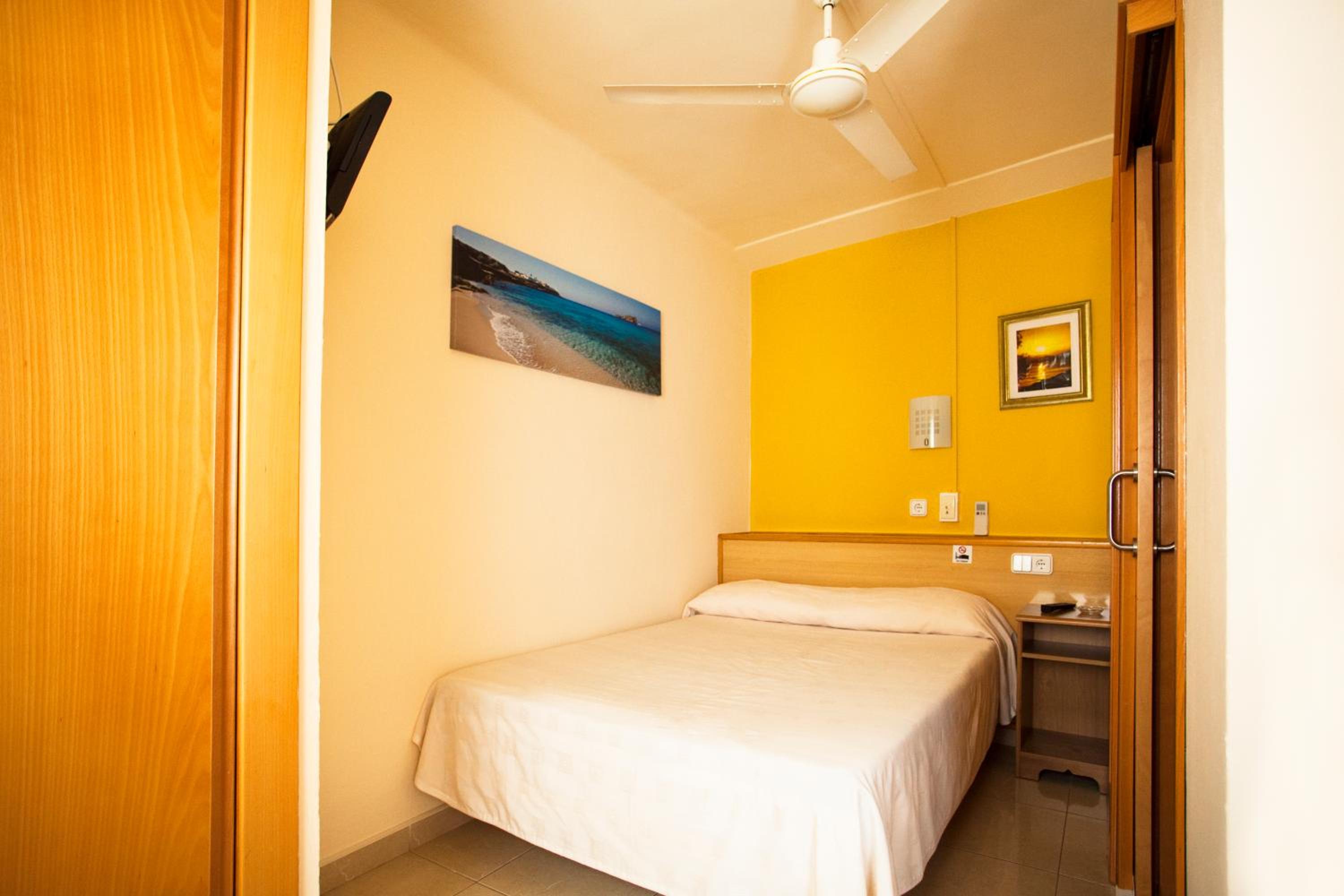 Double or Twin Room - Photo 1