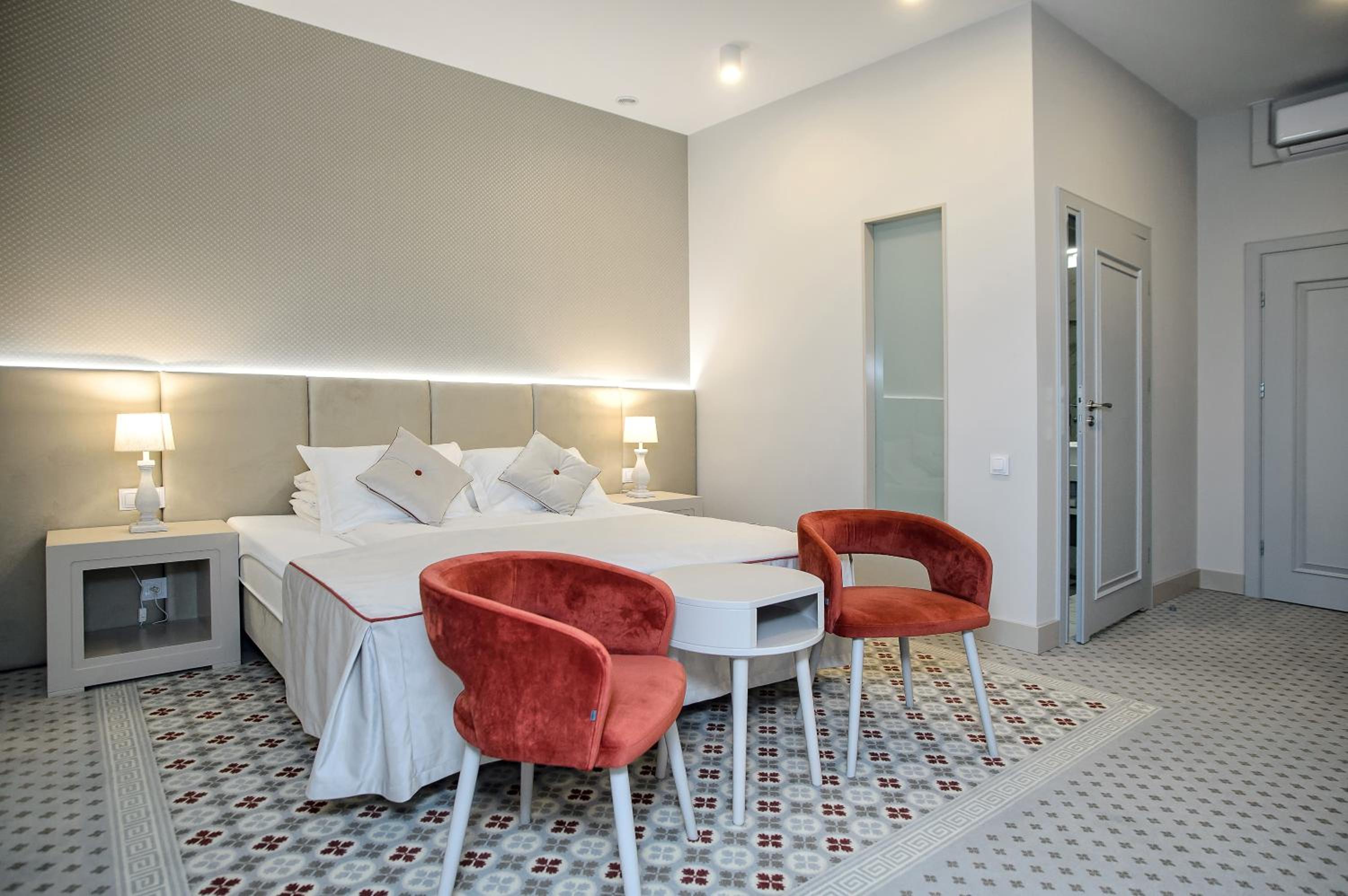 Deluxe Double Room with Balcony - Photo 2