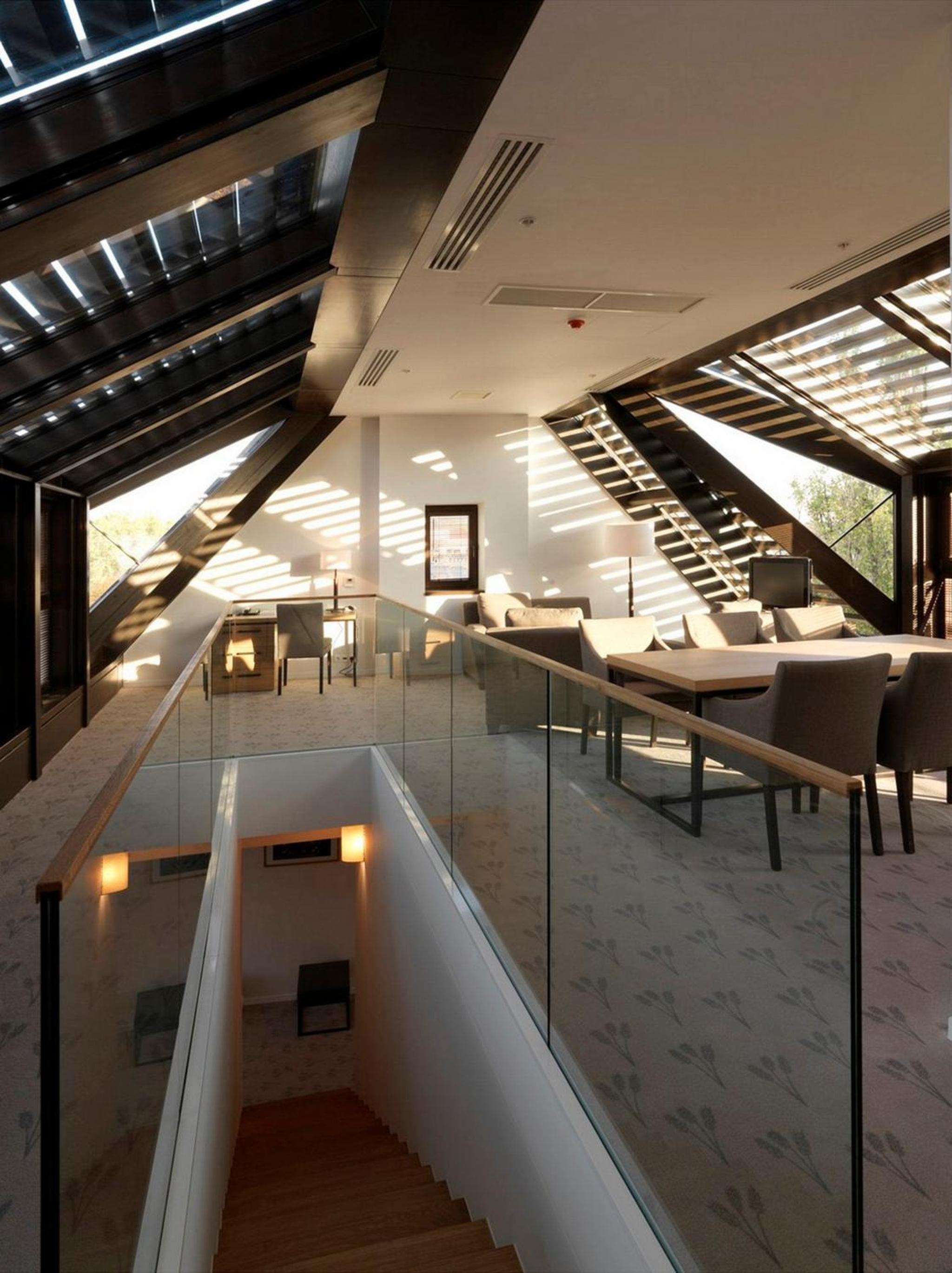 Deluxe Suite - Photo 6