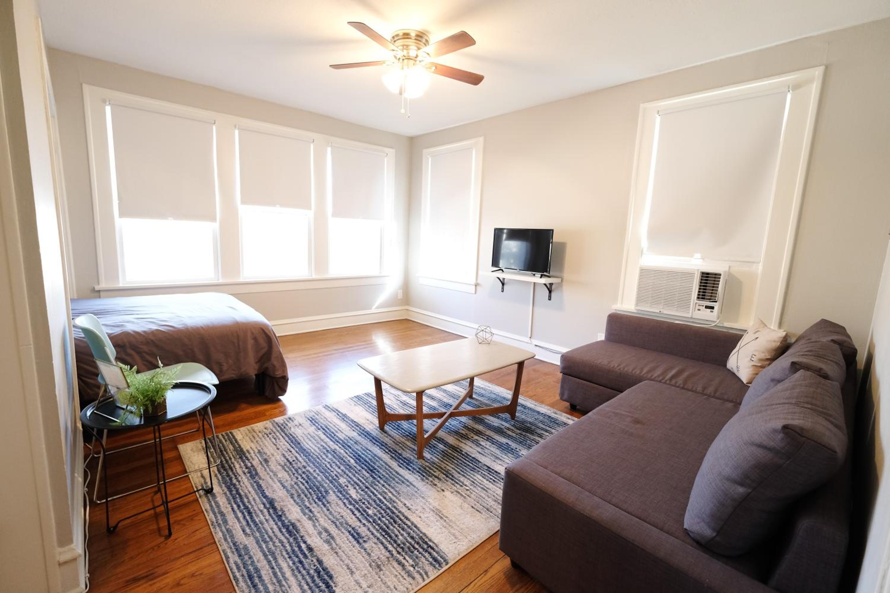 Studio Apartment - Photo 13