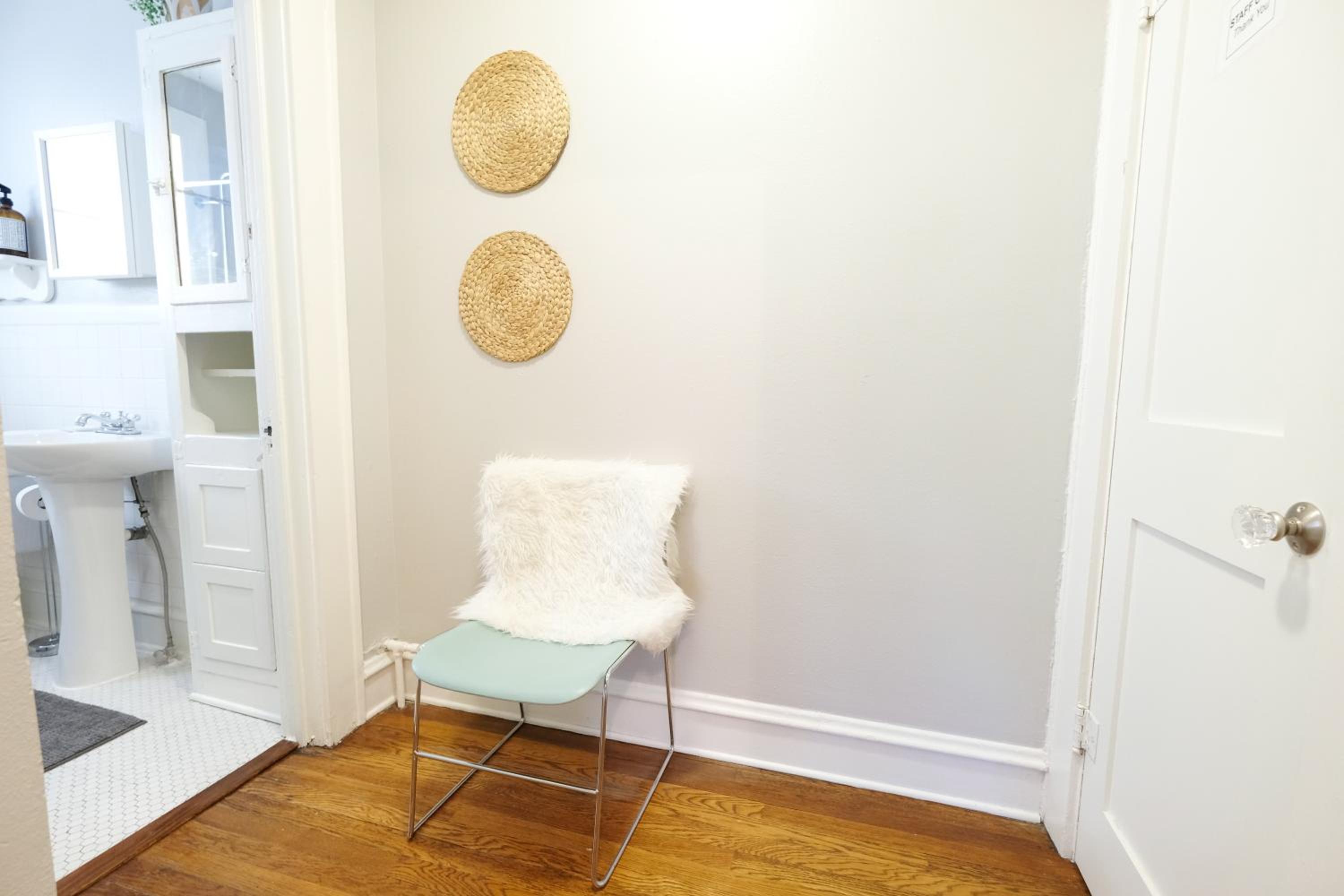 Studio Apartment - Photo 17