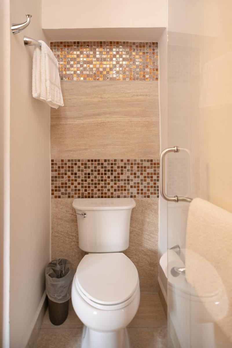 Deluxe King Room photo 3