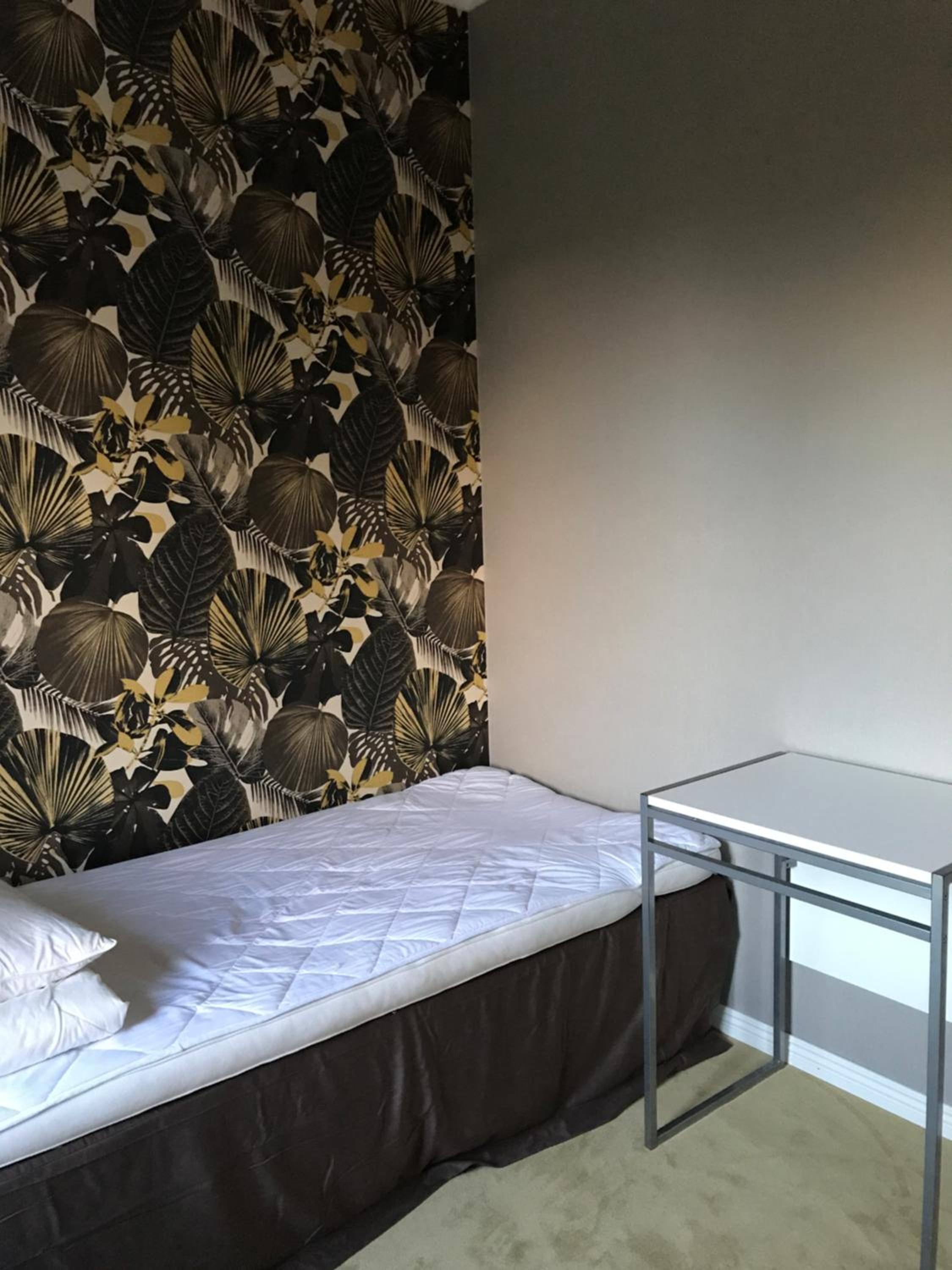Single Room with Shared Bathroom photo 3