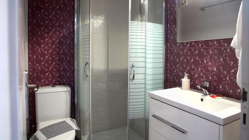 Double or Twin Room - Photo 3