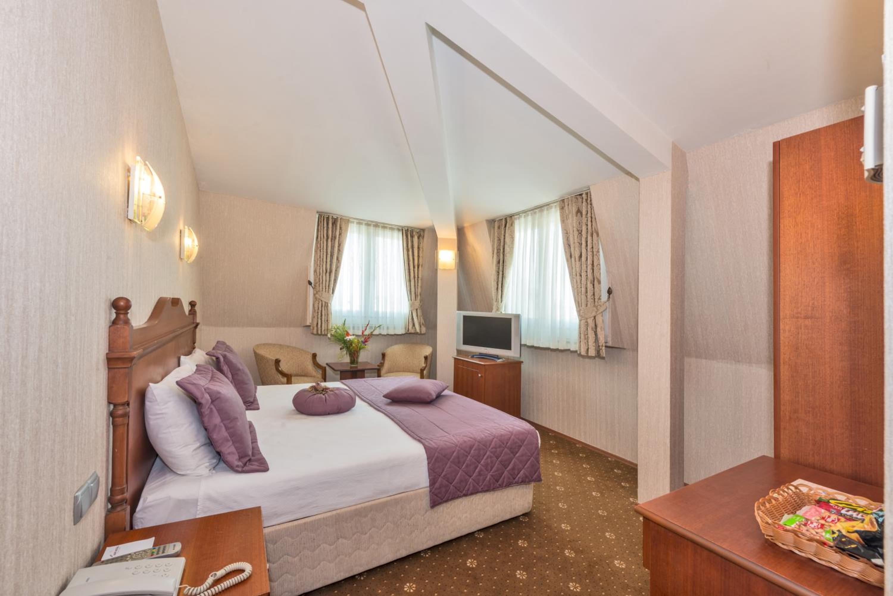 Standard Double or Twin Room photo 1