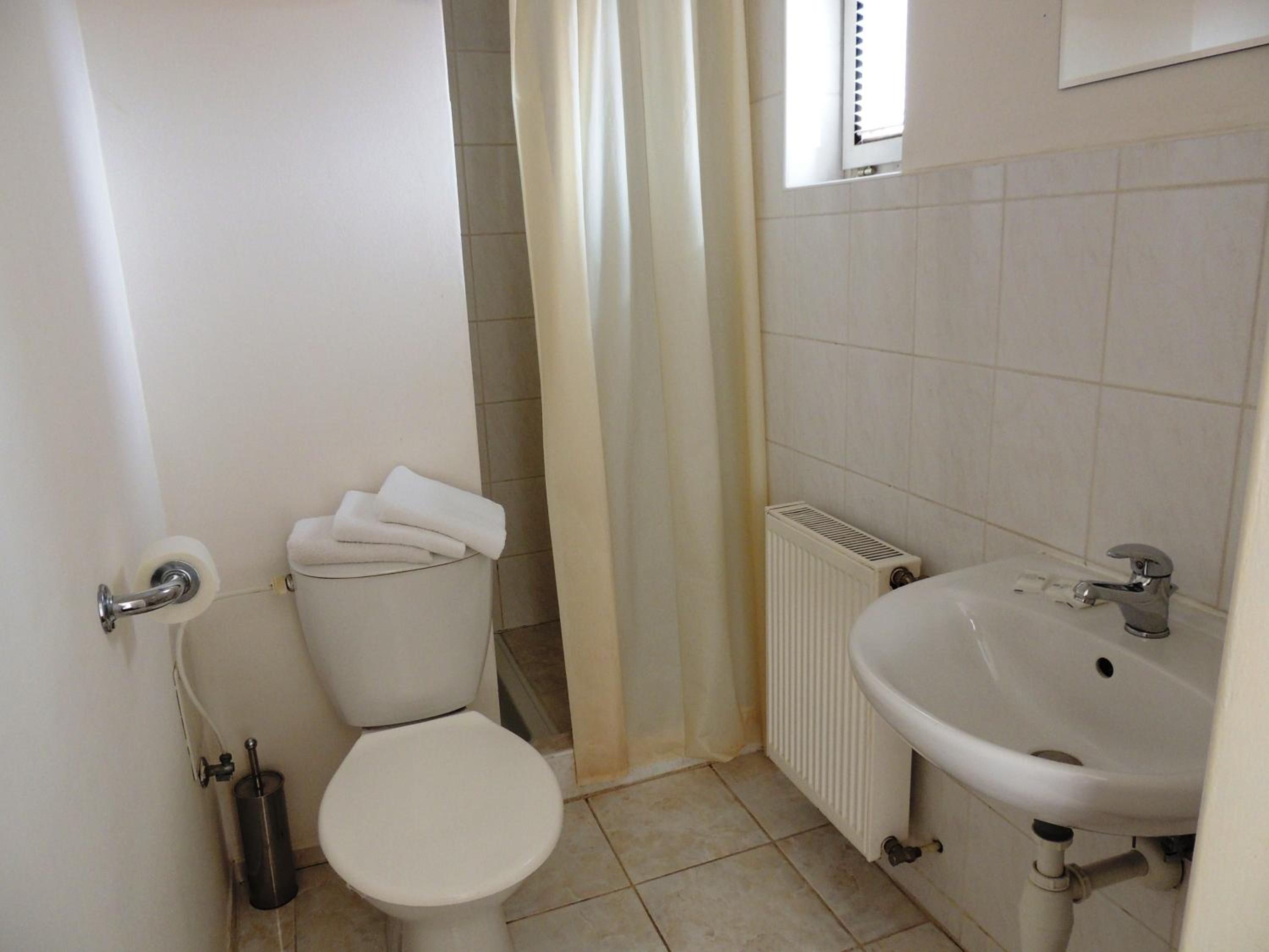 Family Room with Shower photo 3