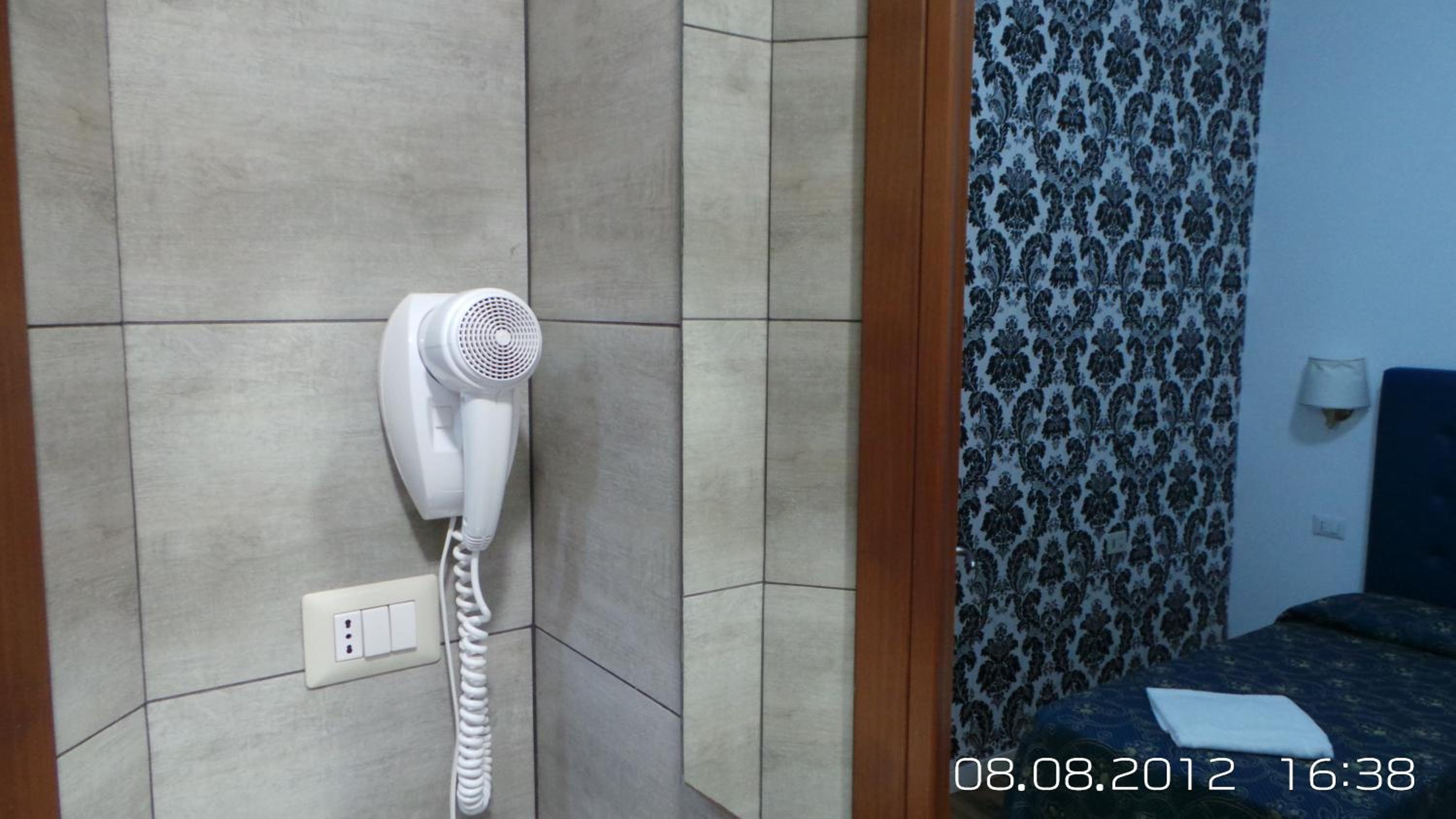Double or Twin Room with Private Bathroom photo 2